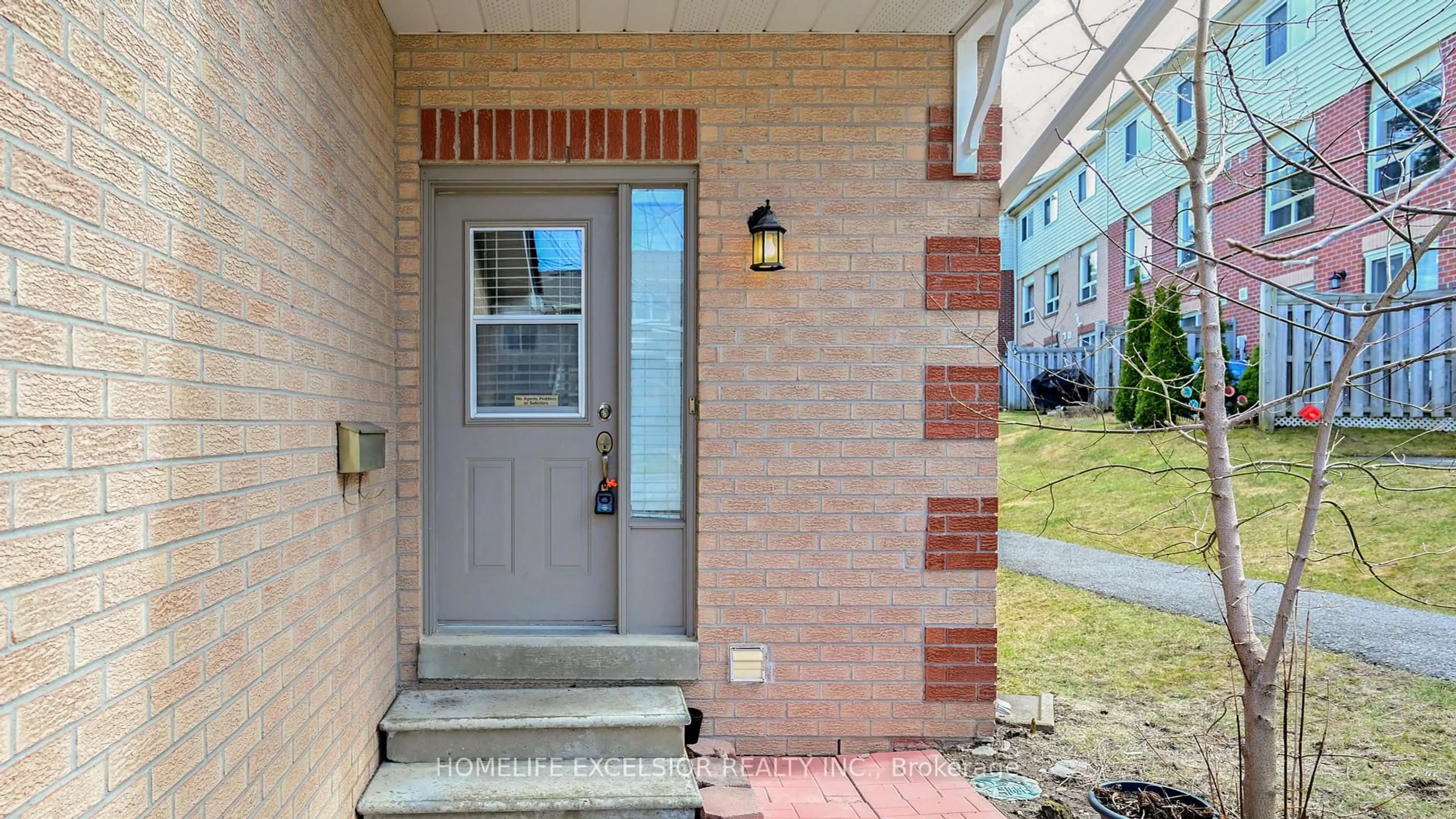 Unknown for 579 Gibney Cres #1, Newmarket Ontario L3X 1Y3