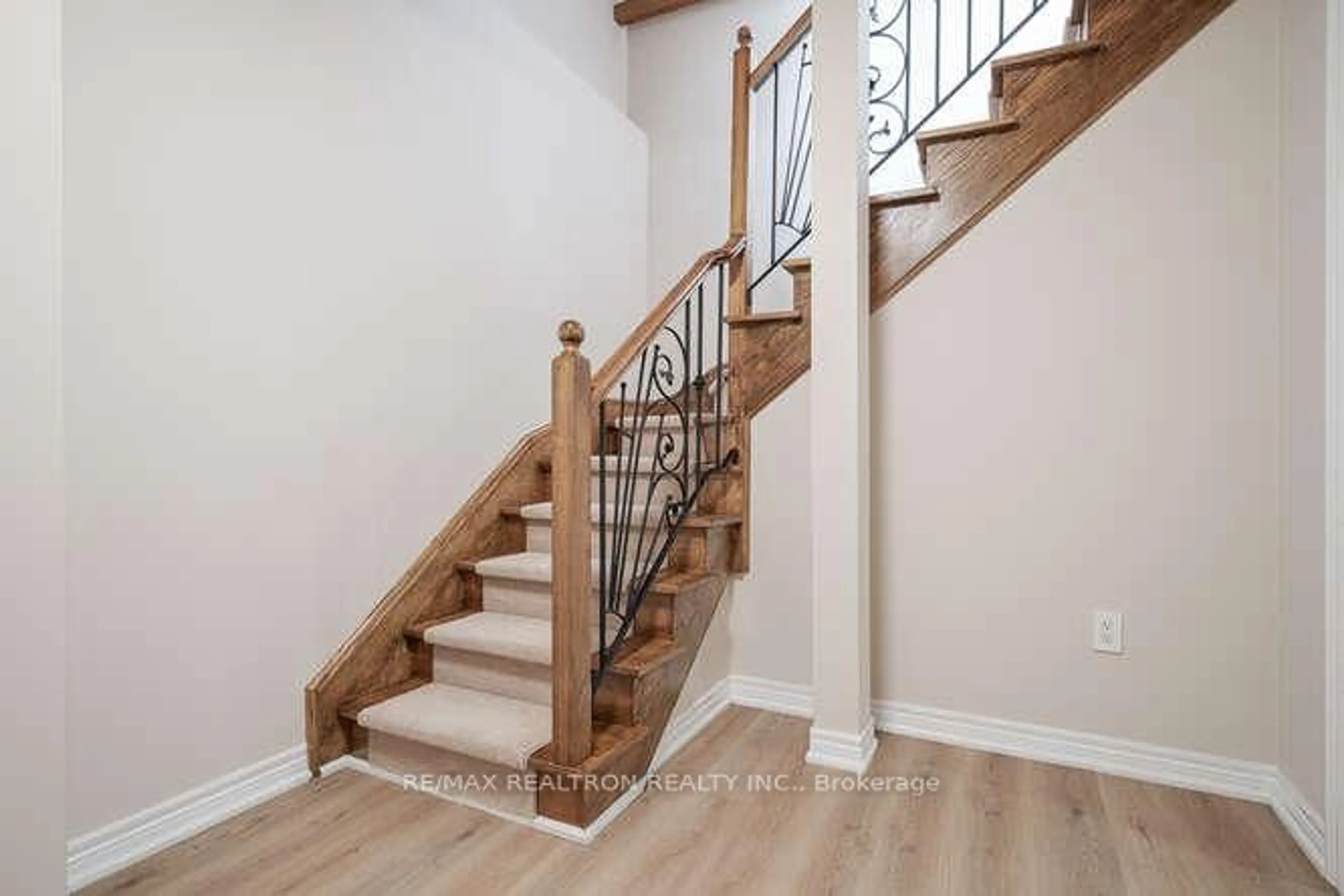 Stairs for 82 Naughton Dr, Richmond Hill Ontario L4C 8B3