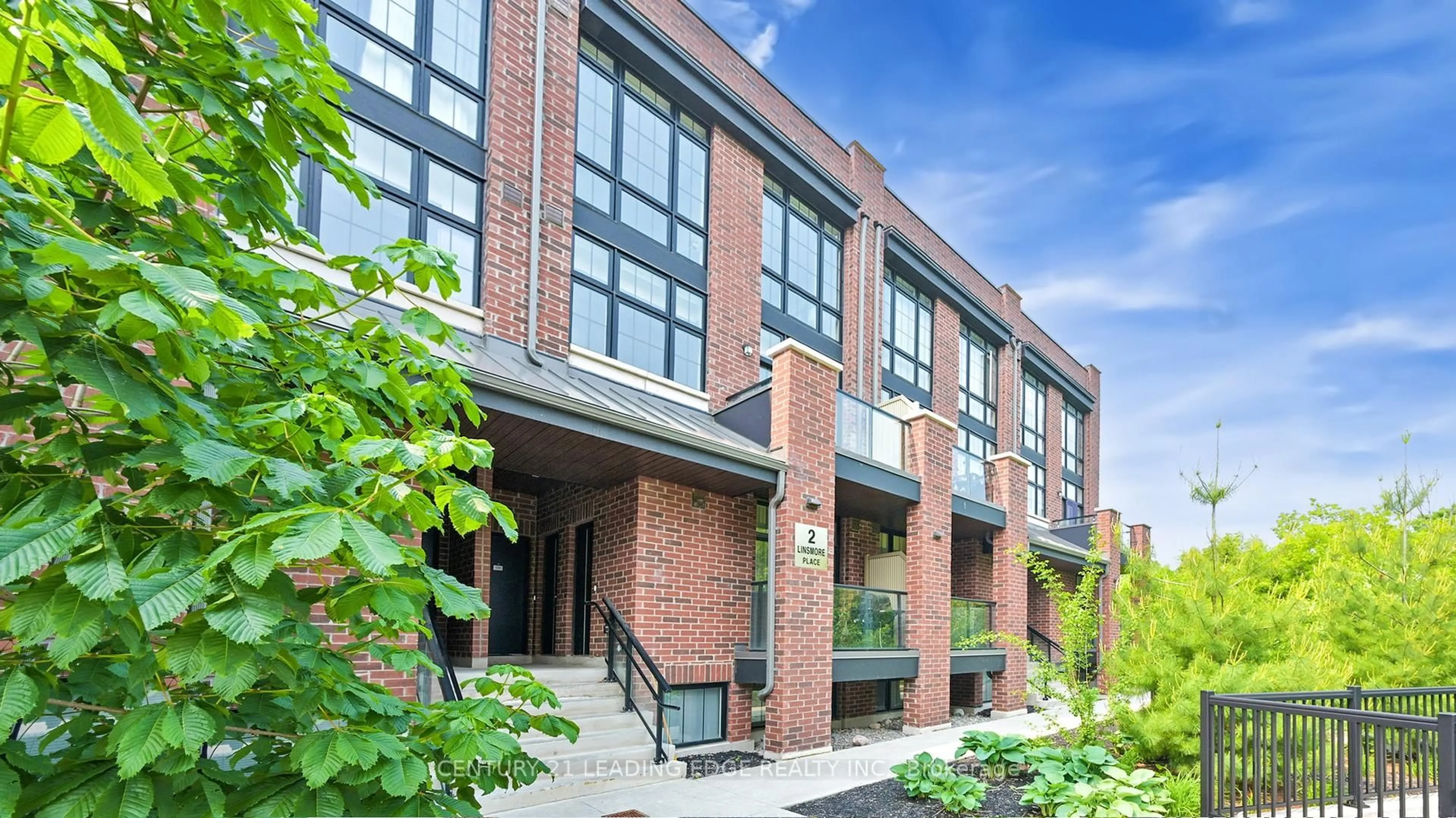 Home with brick exterior material, building for 2 Linsmore Pl #304, Whitchurch-Stouffville Ontario L4A 4T4