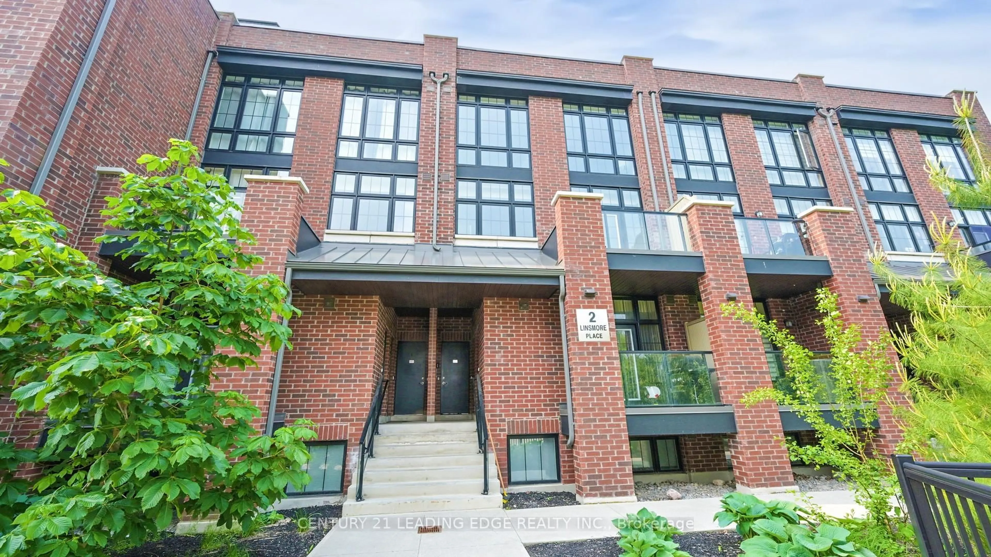 Indoor foyer for 2 Linsmore Pl #304, Whitchurch-Stouffville Ontario L4A 4T4