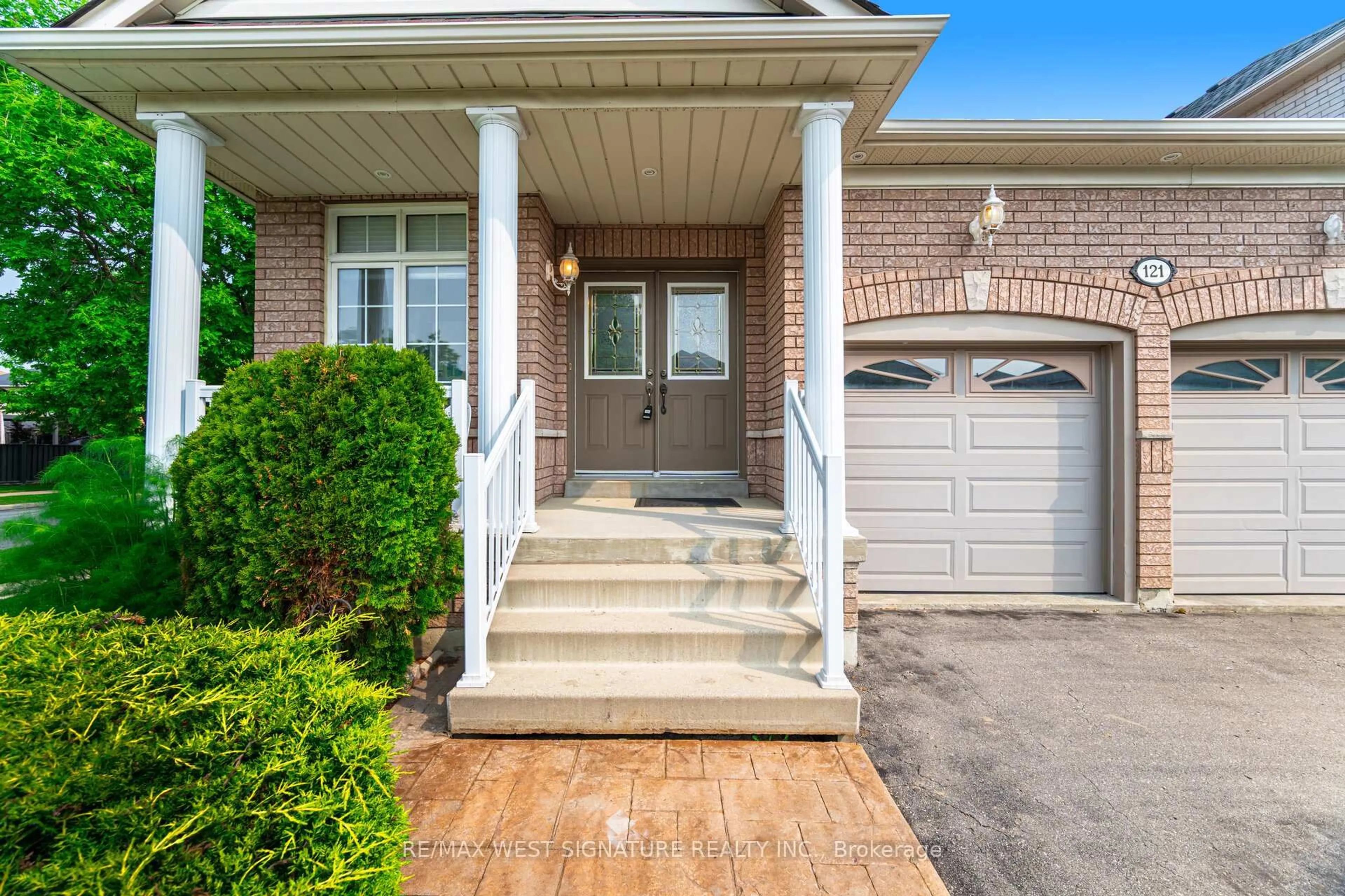 Unknown for 121 Calera Cres, Vaughan Ontario L4H 1W1