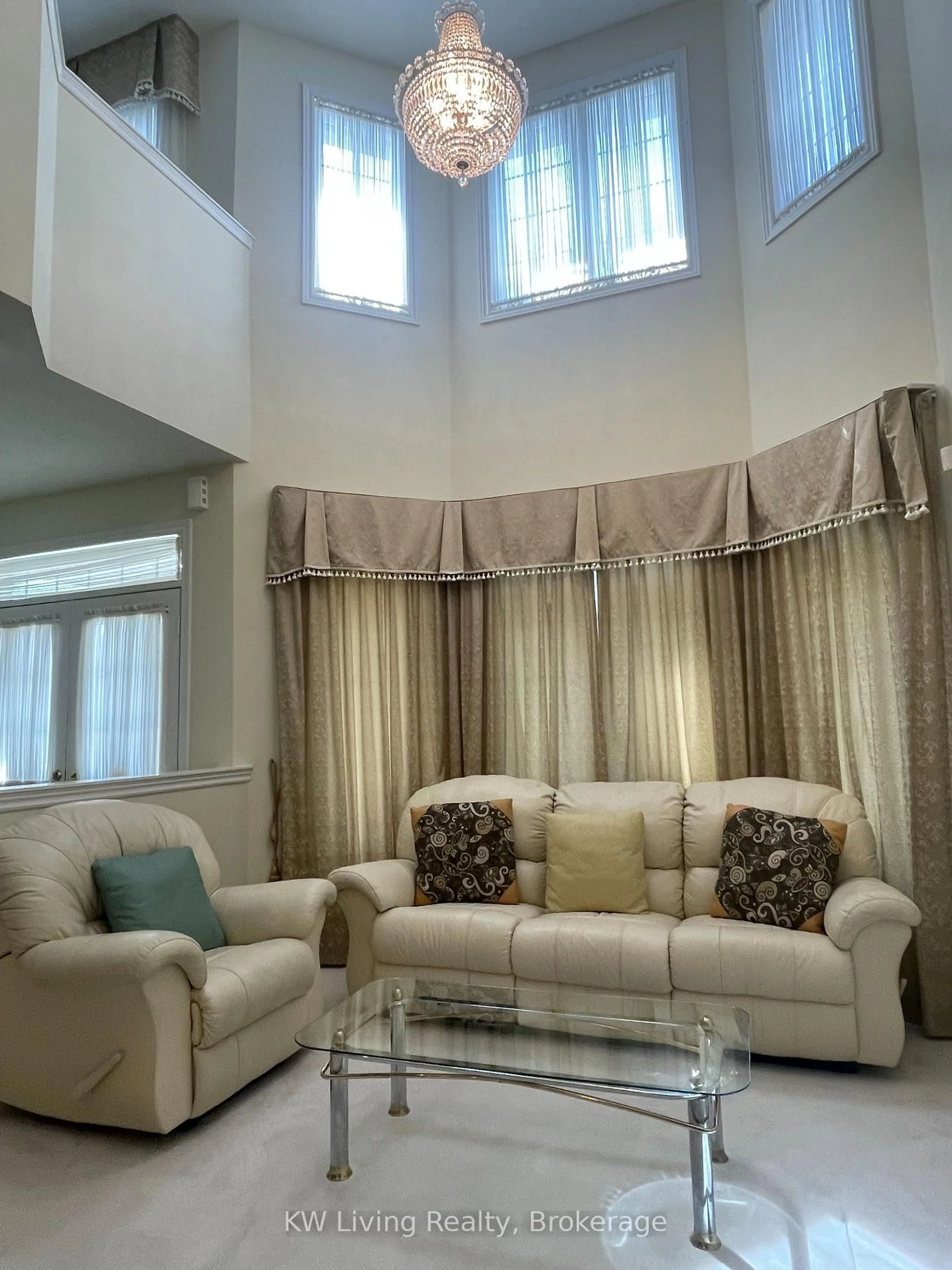 Living room with furniture, unknown for 22 Briarglen Rd, Markham Ontario L6C 2Z6