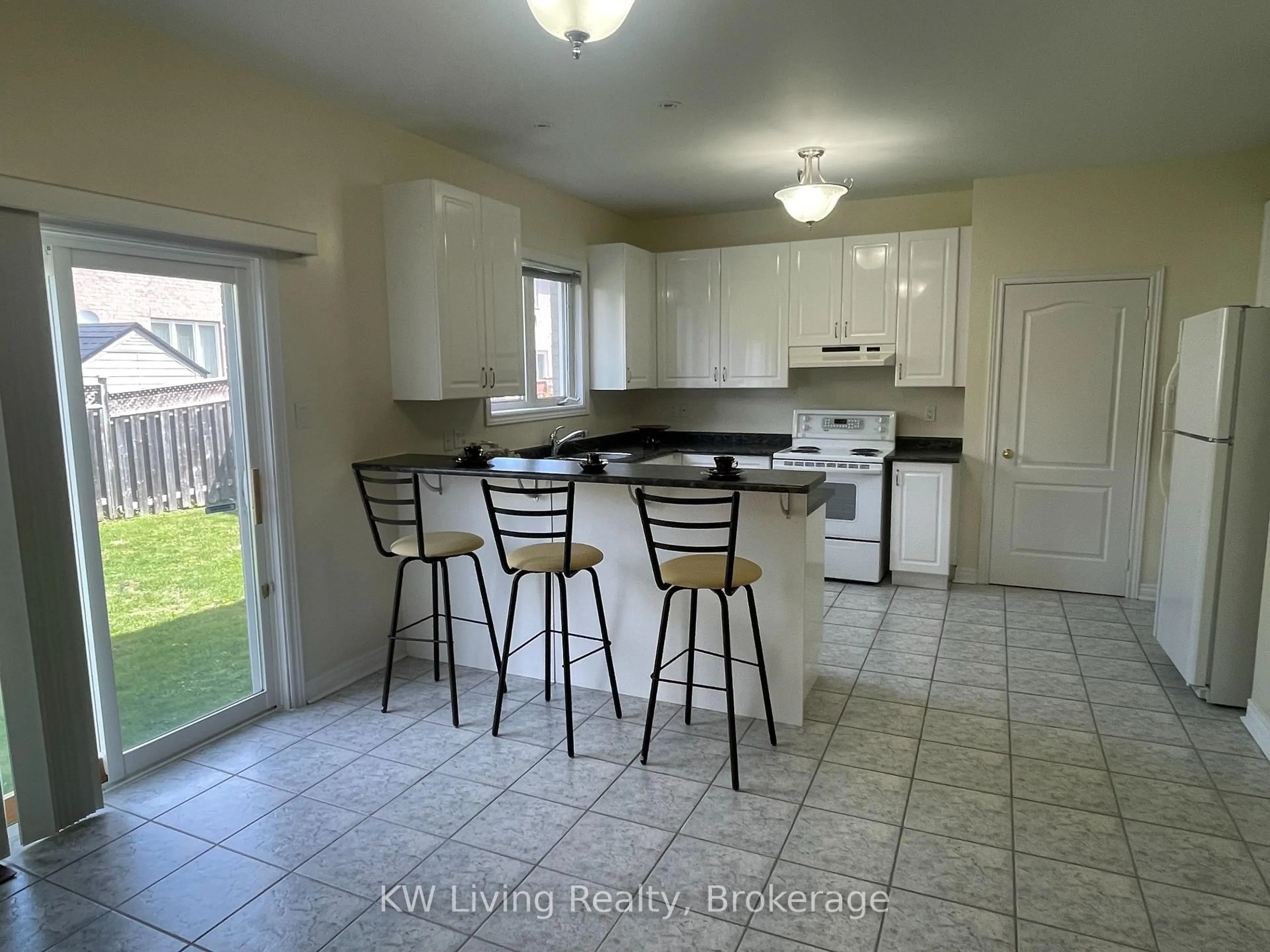 Open concept kitchen, ceramic/tile floor for 22 Briarglen Rd, Markham Ontario L6C 2Z6