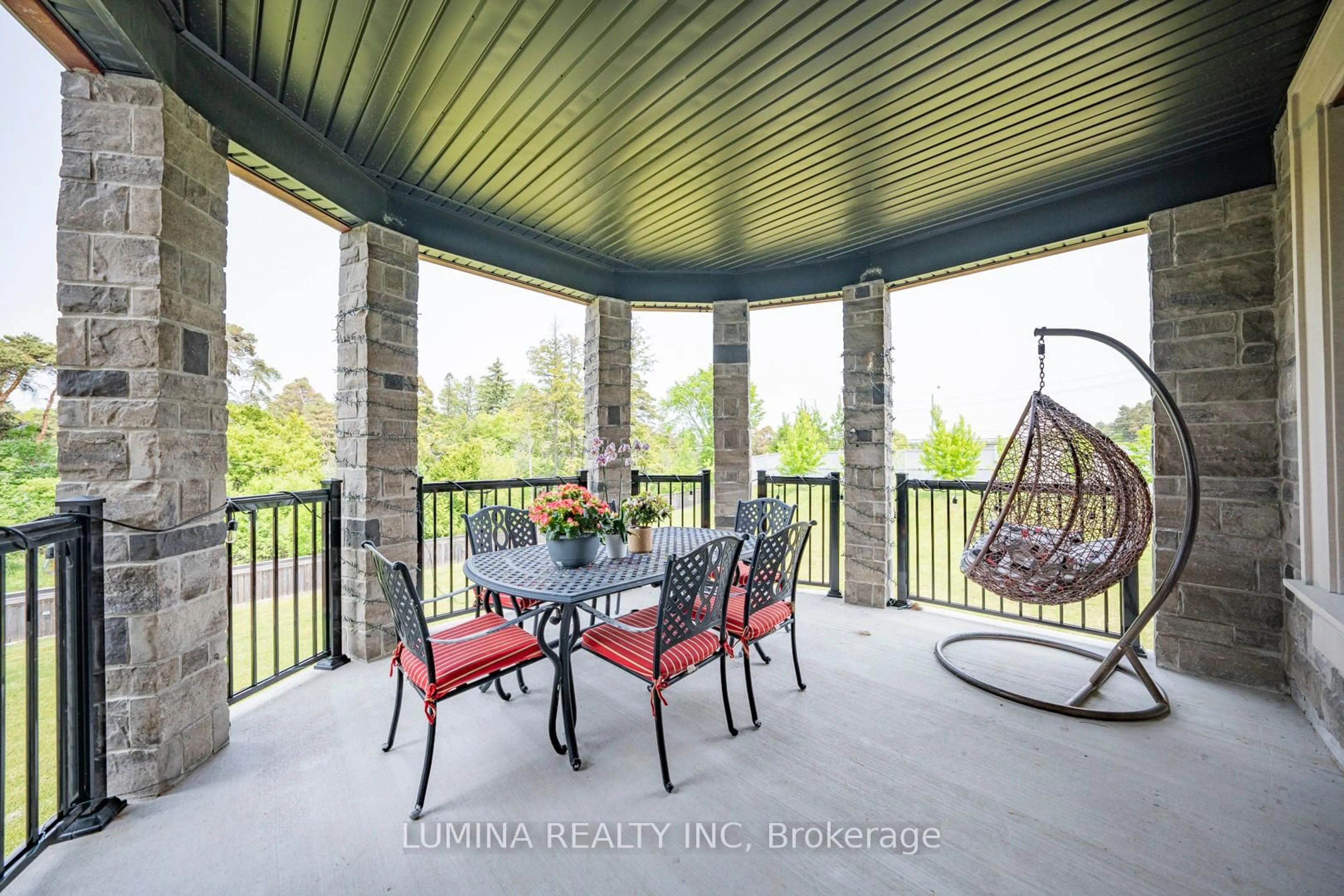 Patio, water/lake/river/ocean view for 99 Glensteeple Tr, Aurora Ontario L4G 3T1