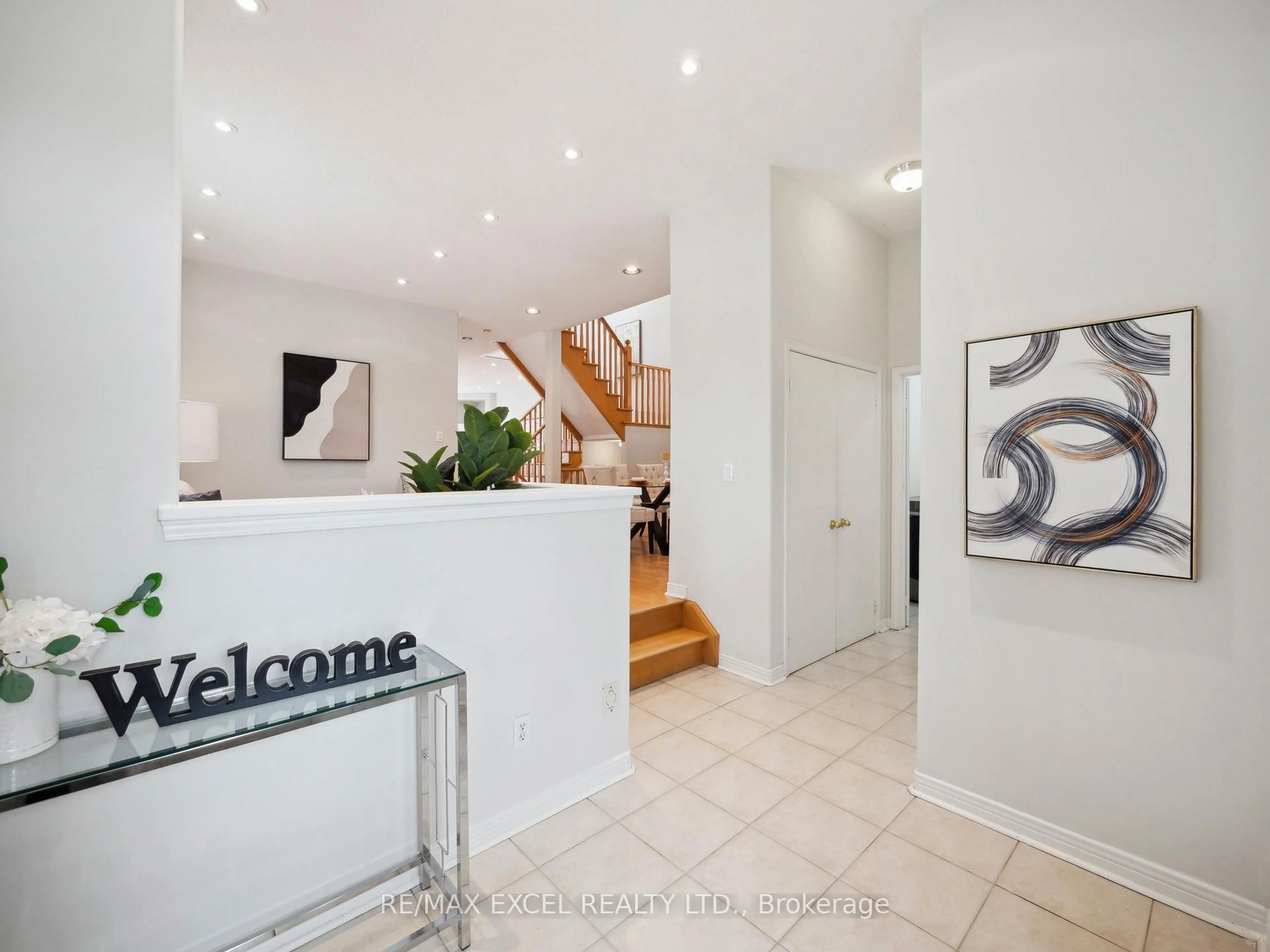 Indoor foyer for 126 Worthing Ave, Markham Ontario L3S 4K1