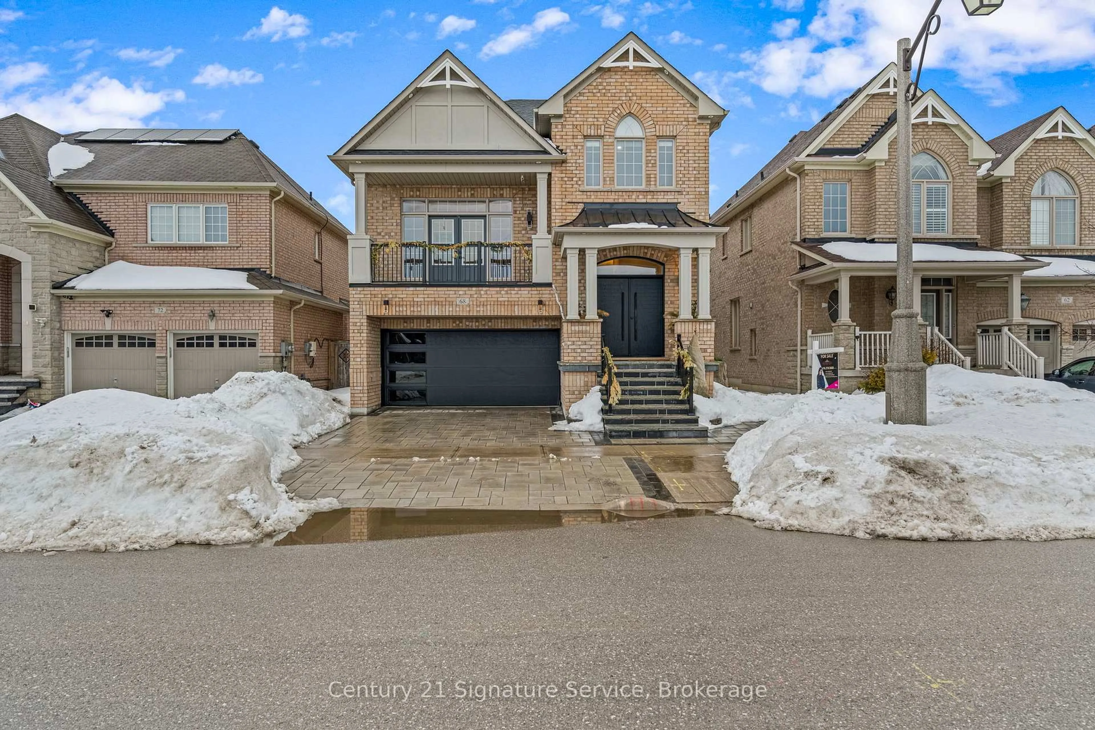 Home with brick exterior material, street for 68 Greendale Ave, Whitchurch-Stouffville Ontario L4A 0S2