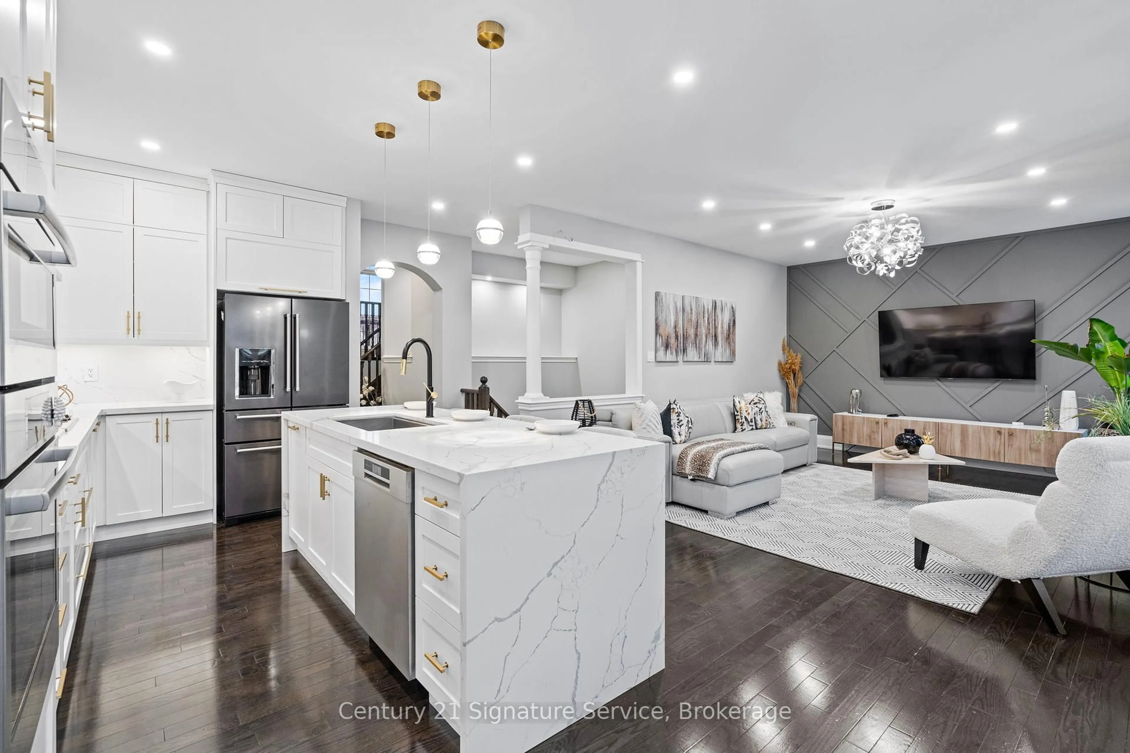 Open concept kitchen, ceramic/tile floor for 68 Greendale Ave, Whitchurch-Stouffville Ontario L4A 0S2