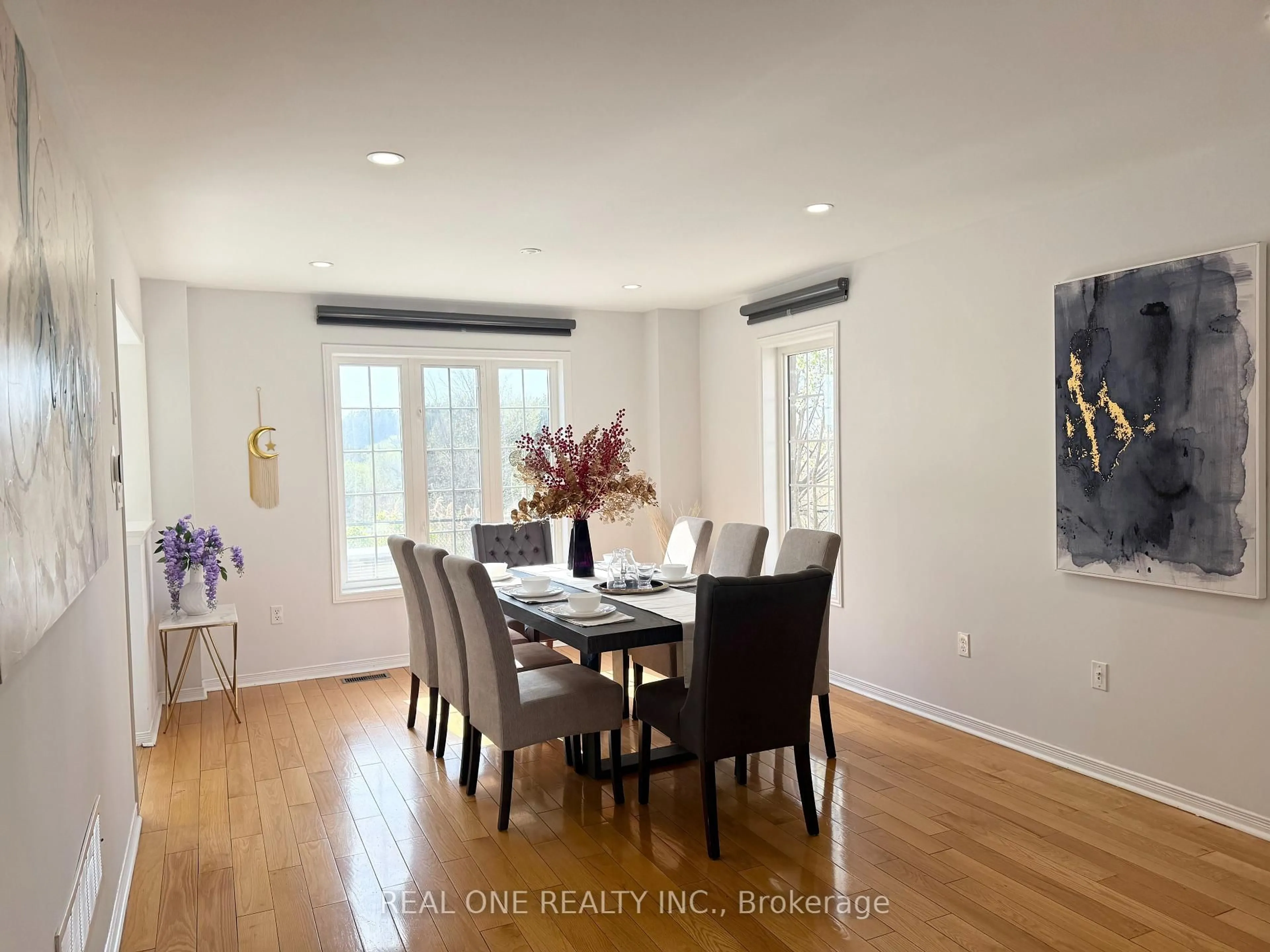 Dining room, unknown for 10 Prince Charles Way, Markham Ontario L6C 0B5