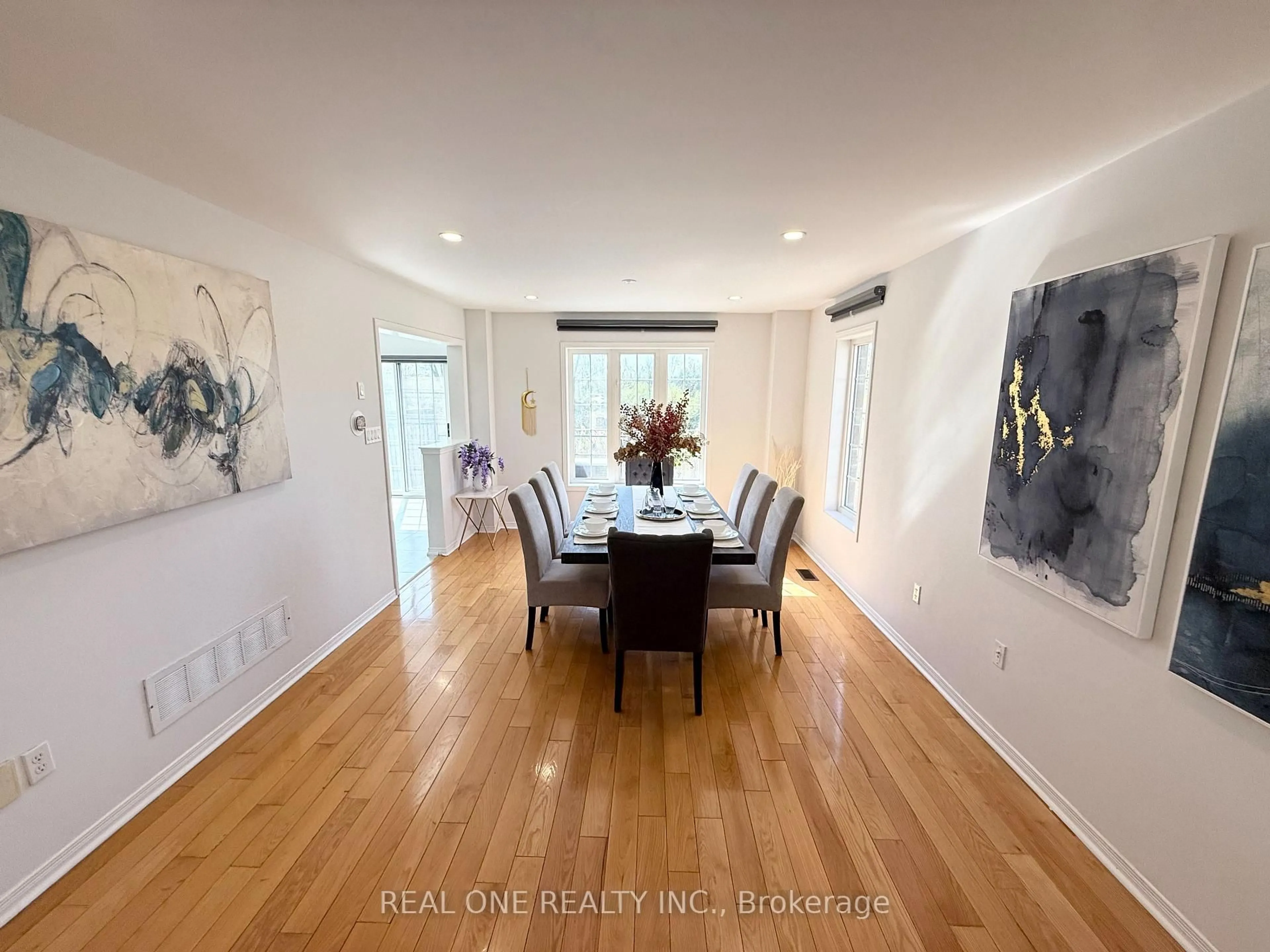Dining room, wood/laminate floor for 10 Prince Charles Way, Markham Ontario L6C 0B5