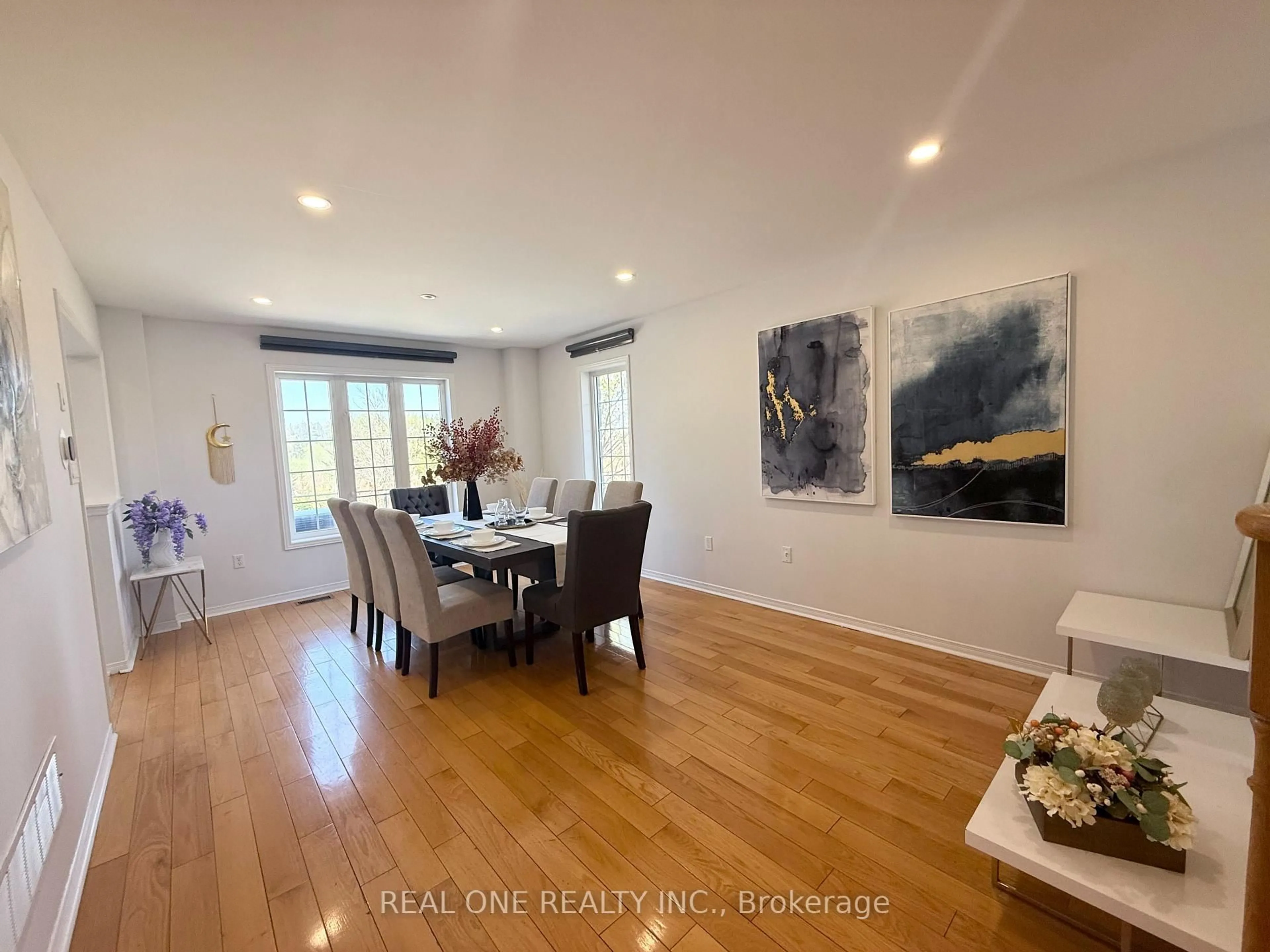 Dining room, wood/laminate floor for 10 Prince Charles Way, Markham Ontario L6C 0B5