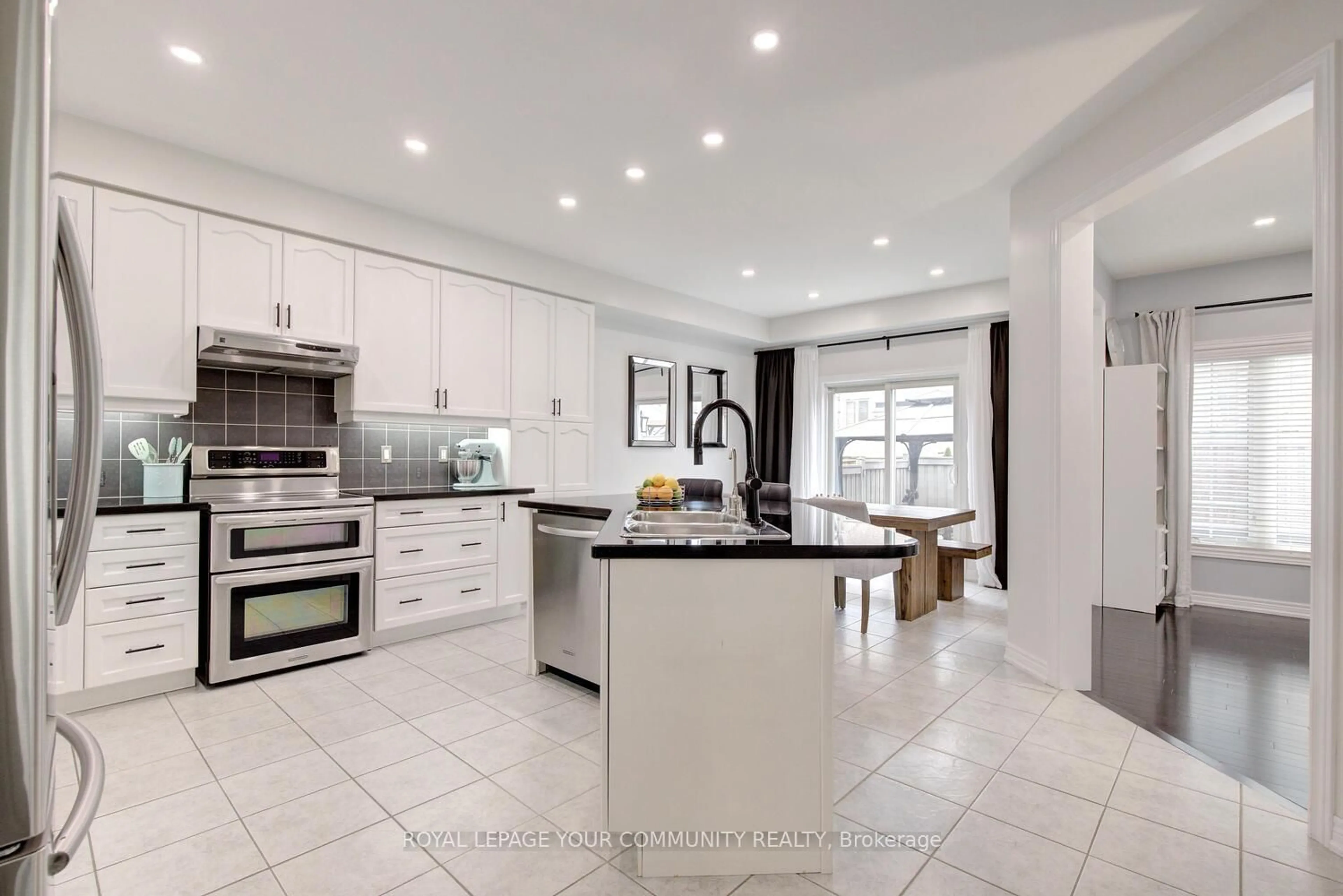 Open concept kitchen, ceramic/tile floor for 45 Pullman Rd, Vaughan Ontario L6A 4T7