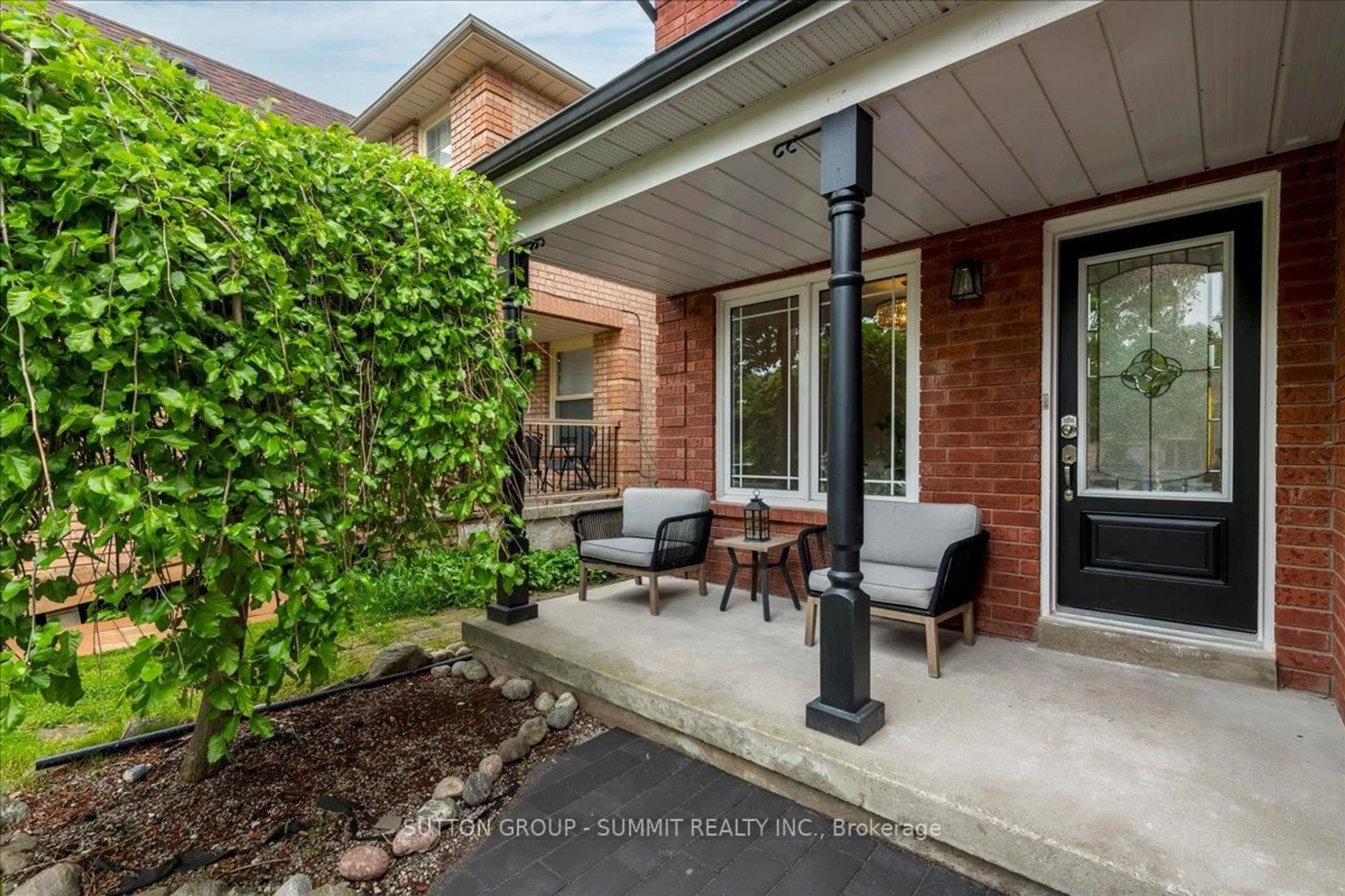 Patio, street for 185 Heydon Ave, New Tecumseth Ontario L9R 1P2