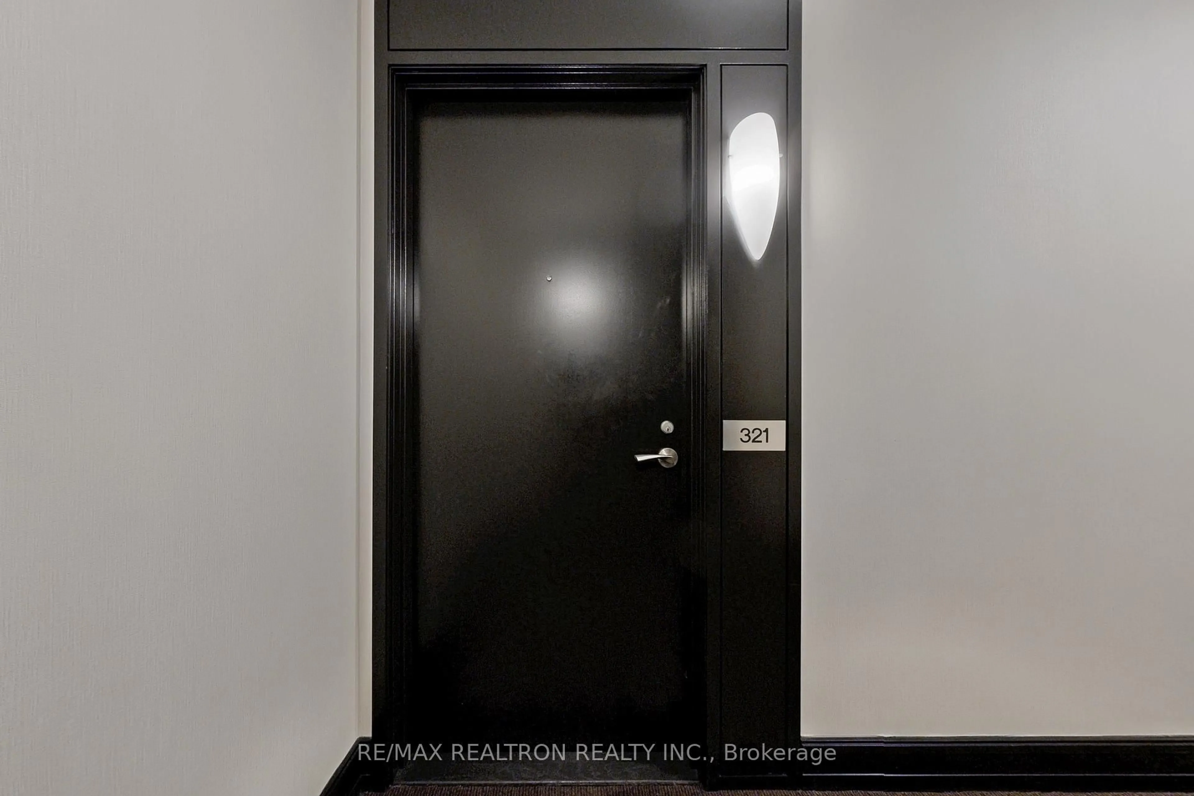 Indoor entryway for 20 North Park Rd #321, Vaughan Ontario L4J 0G7