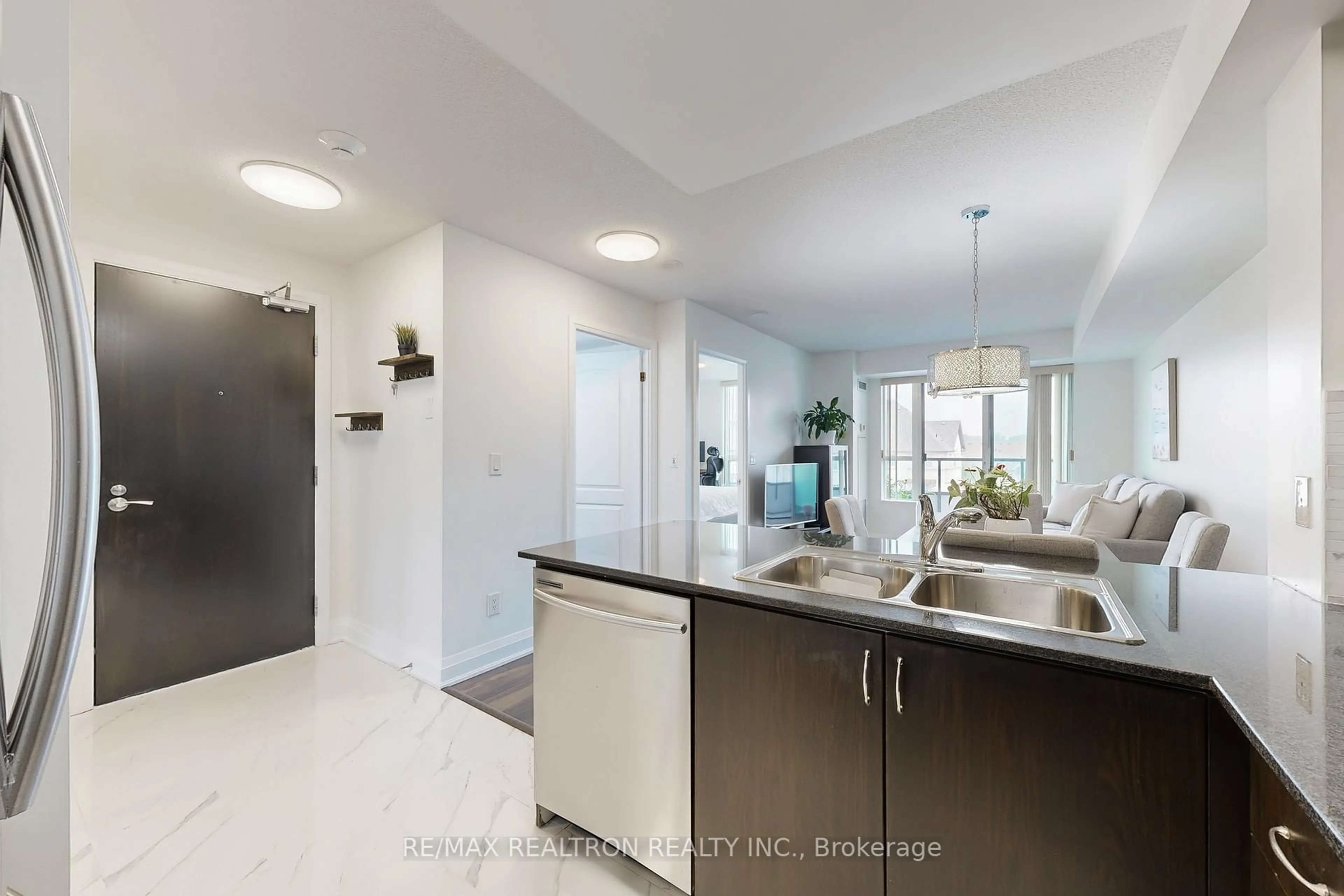 Open concept kitchen, ceramic/tile floor for 20 North Park Rd #321, Vaughan Ontario L4J 0G7
