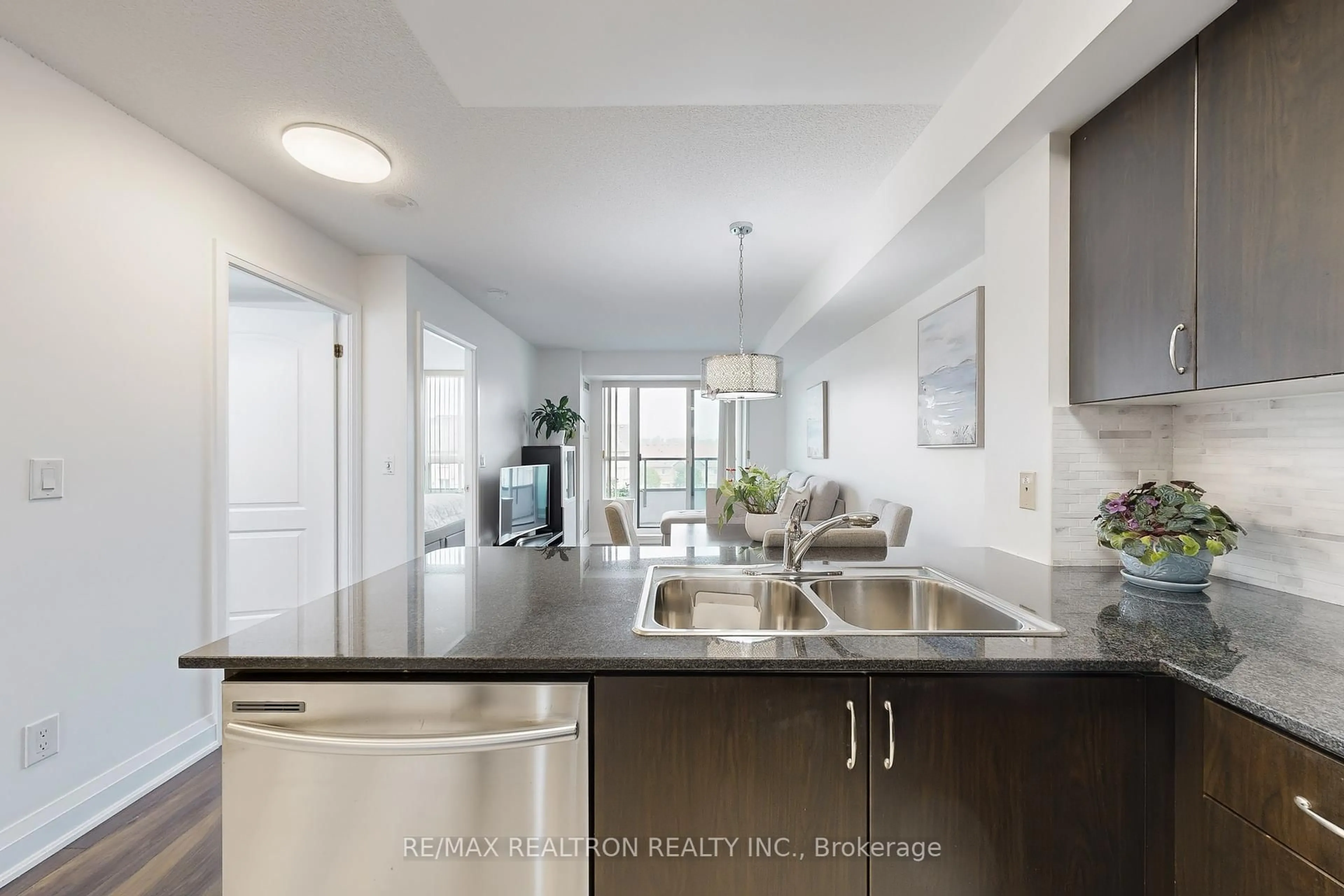 Open concept kitchen, ceramic/tile floor for 20 North Park Rd #321, Vaughan Ontario L4J 0G7