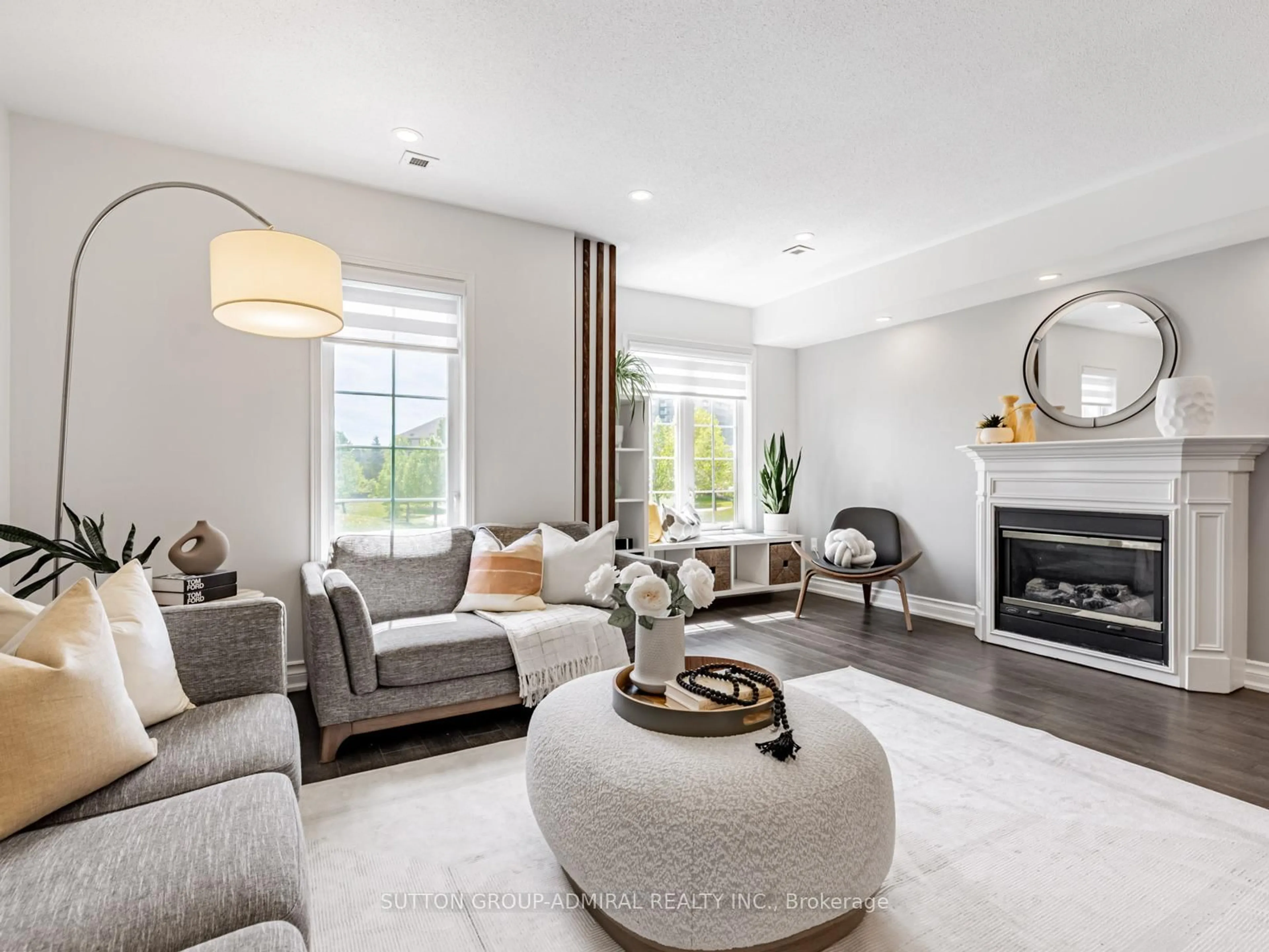 Living room with furniture, unknown for 385 South Park Rd #6, Markham Ontario L3T 7Y7
