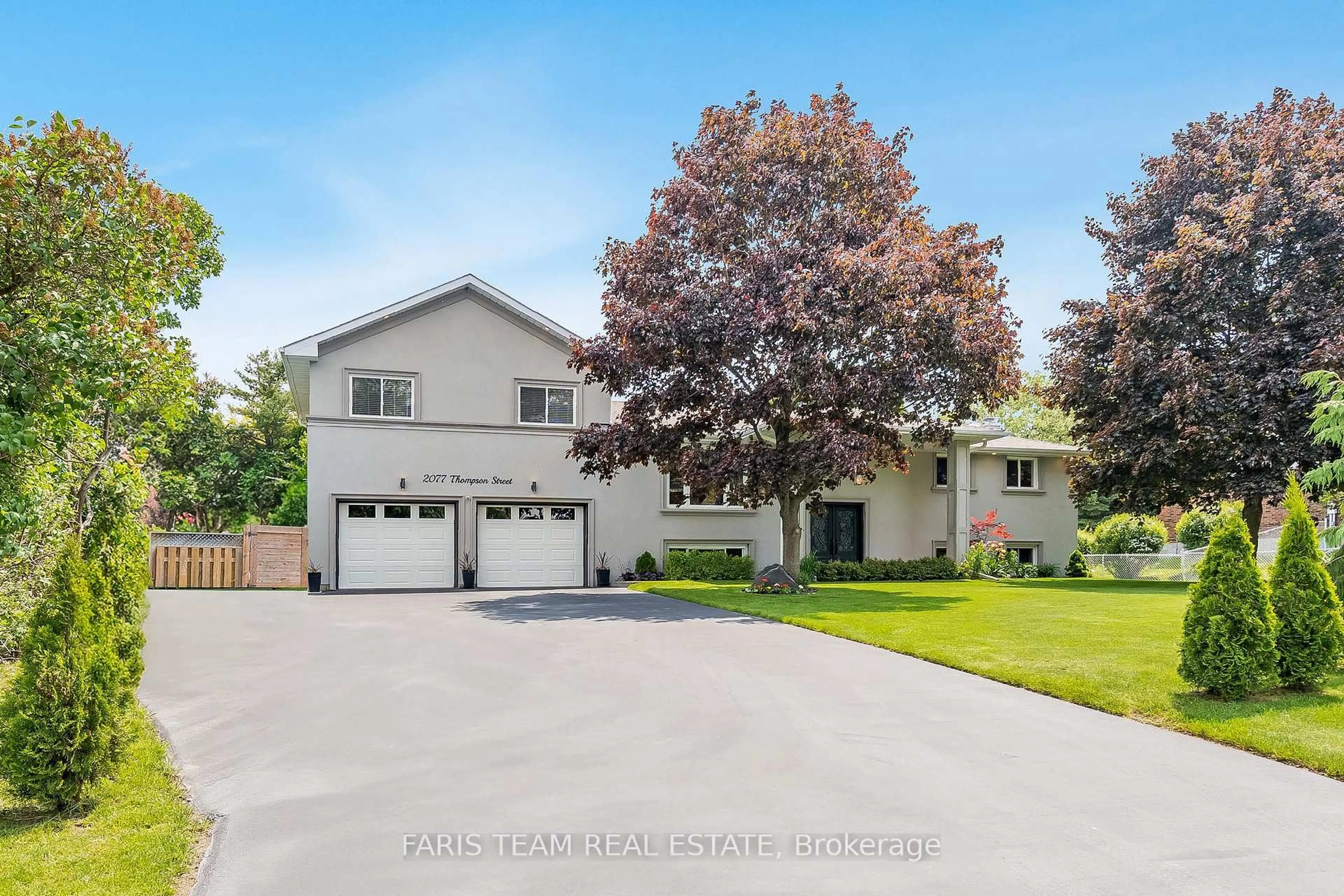 Home with vinyl exterior material, street for 2077 Thompson St, Innisfil Ontario L9S 1T1