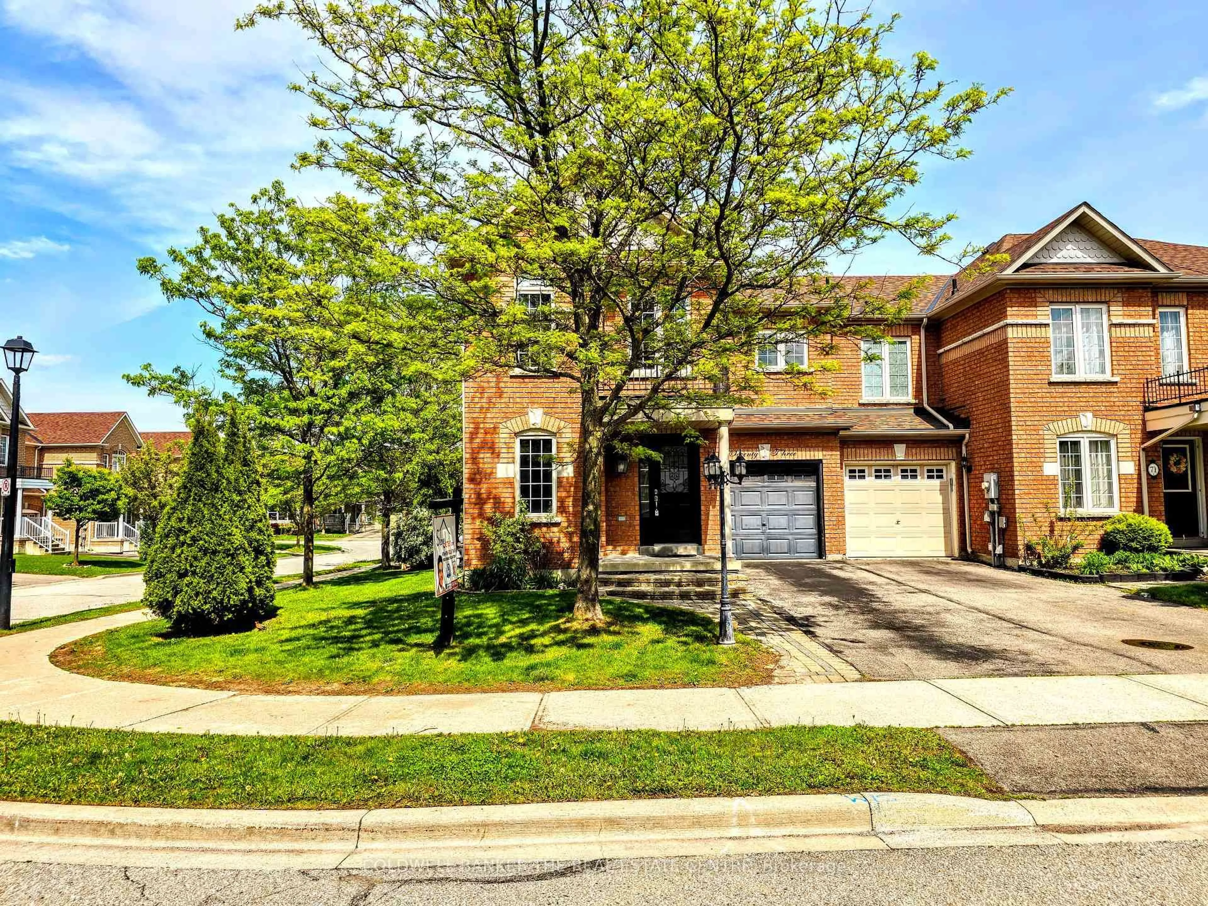 Home with brick exterior material, street for 73 Osborne Family Way, Newmarket Ontario L3X 3B5