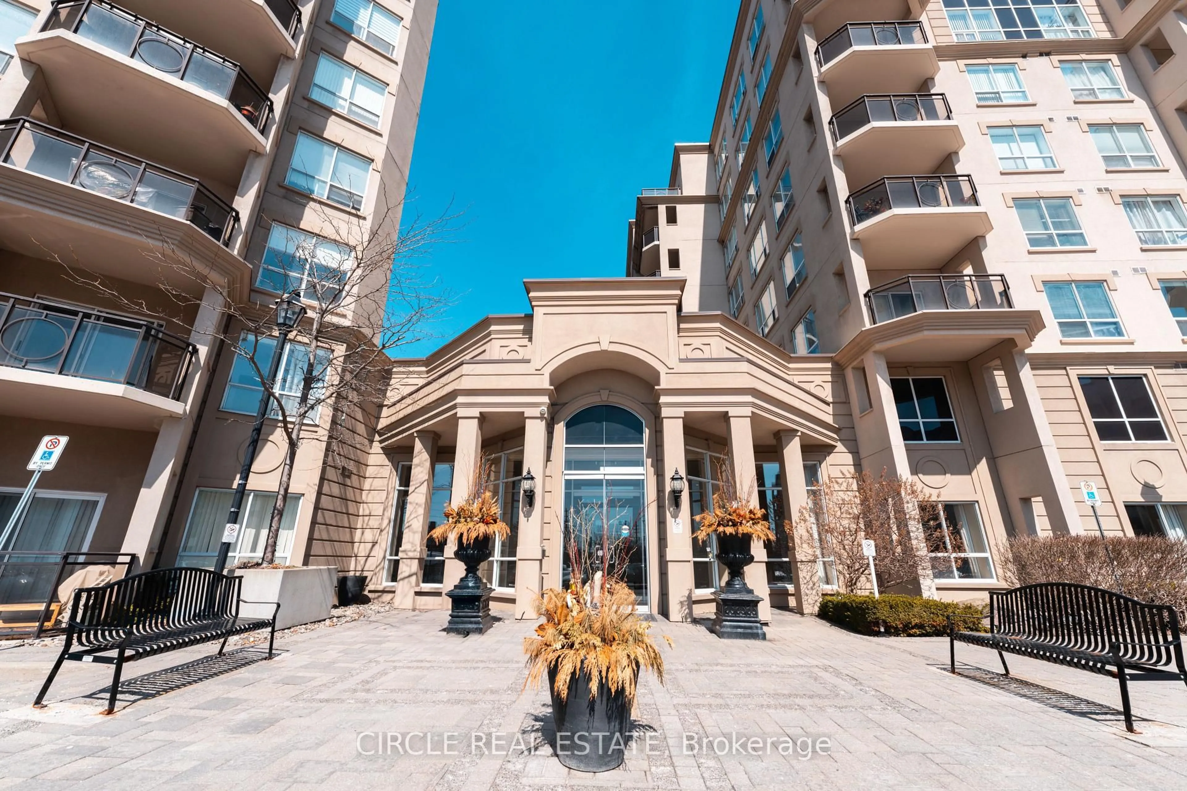 Unknown for 8 Maison Parc Crt, Vaughan Ontario L4J 9K5