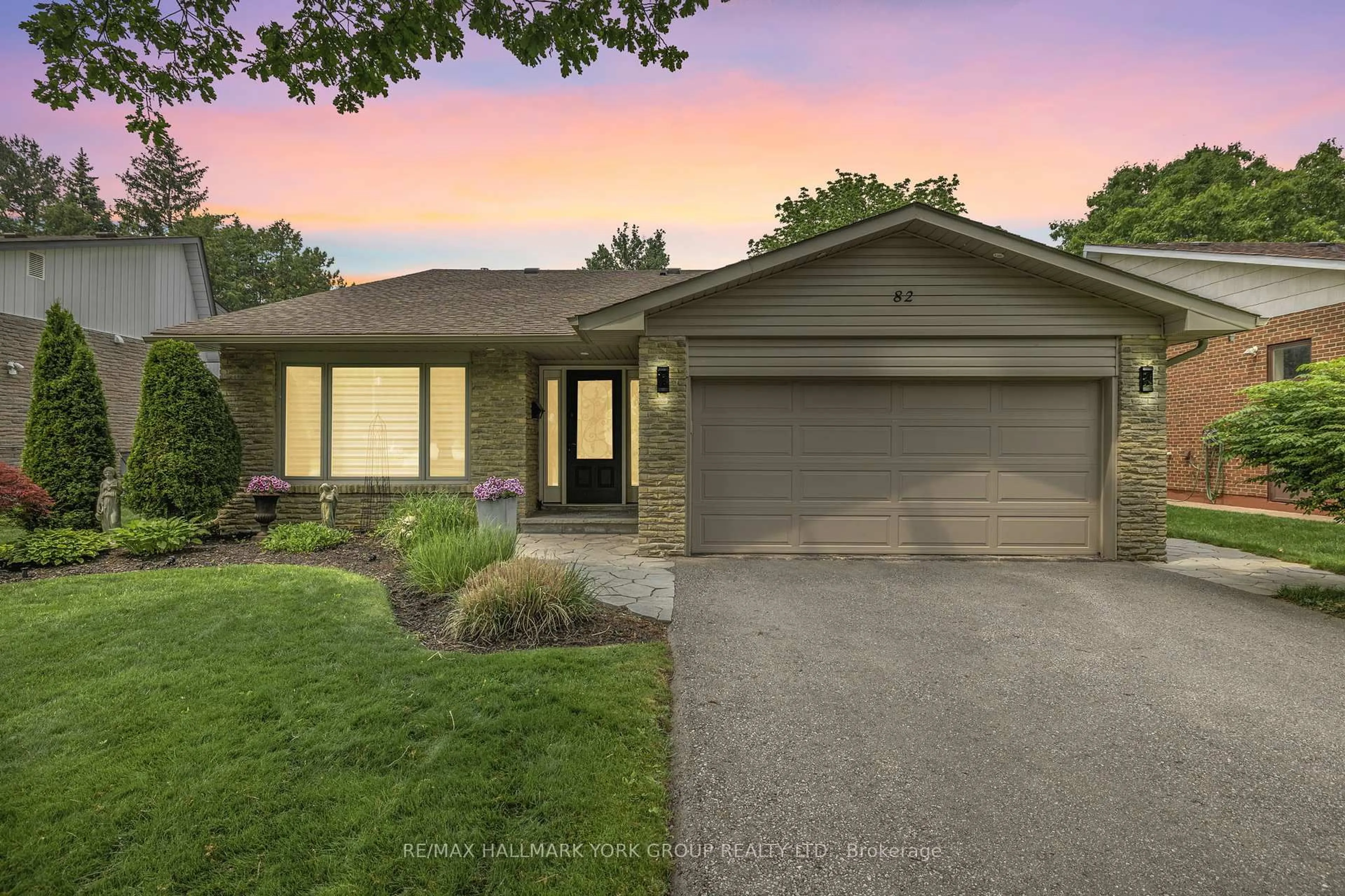 Unknown for 82 Fairway Dr, Aurora Ontario L4G 2H4