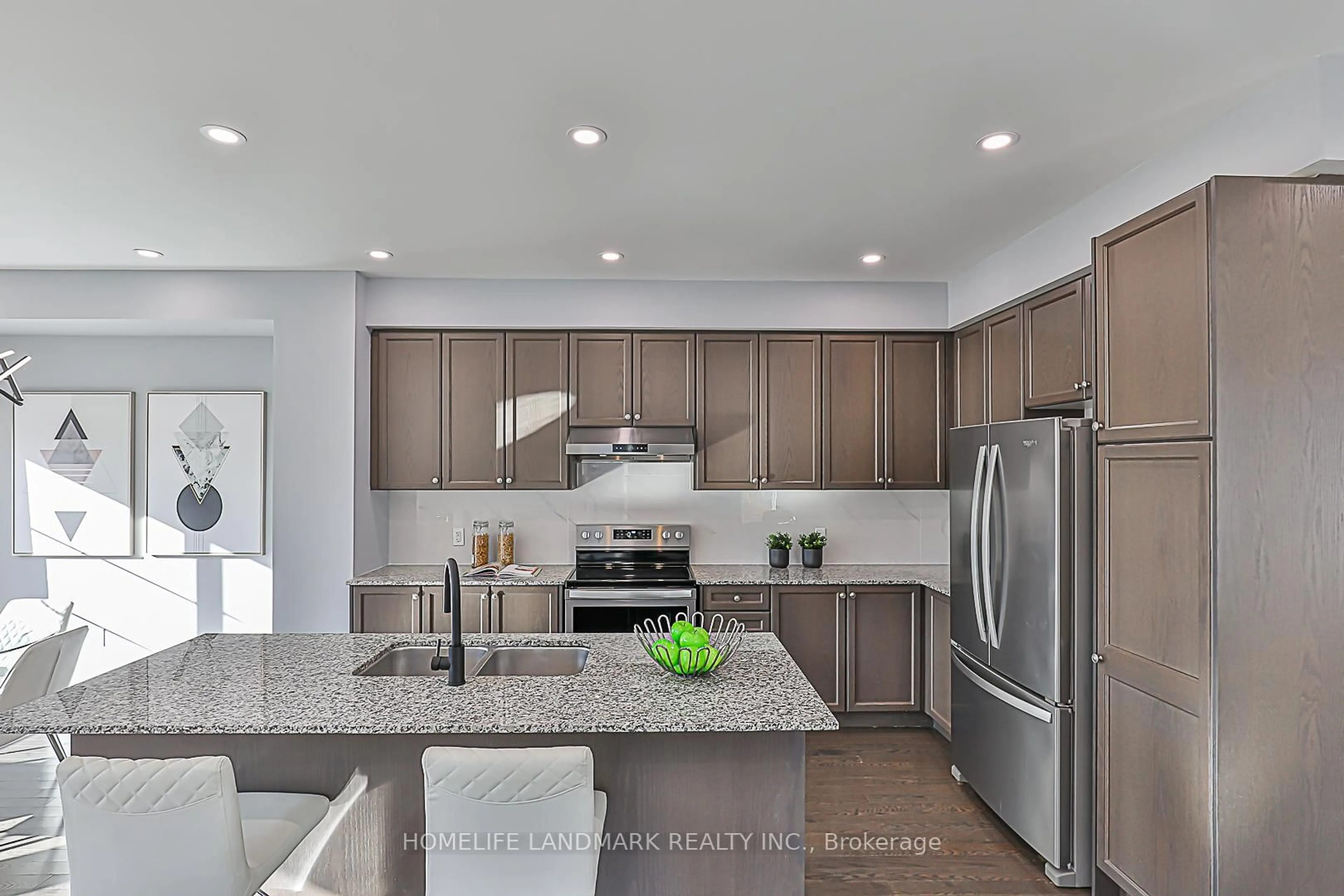 Contemporary kitchen, unknown for 35 Thornapple Lane, Richmond Hill Ontario L4E 1E7