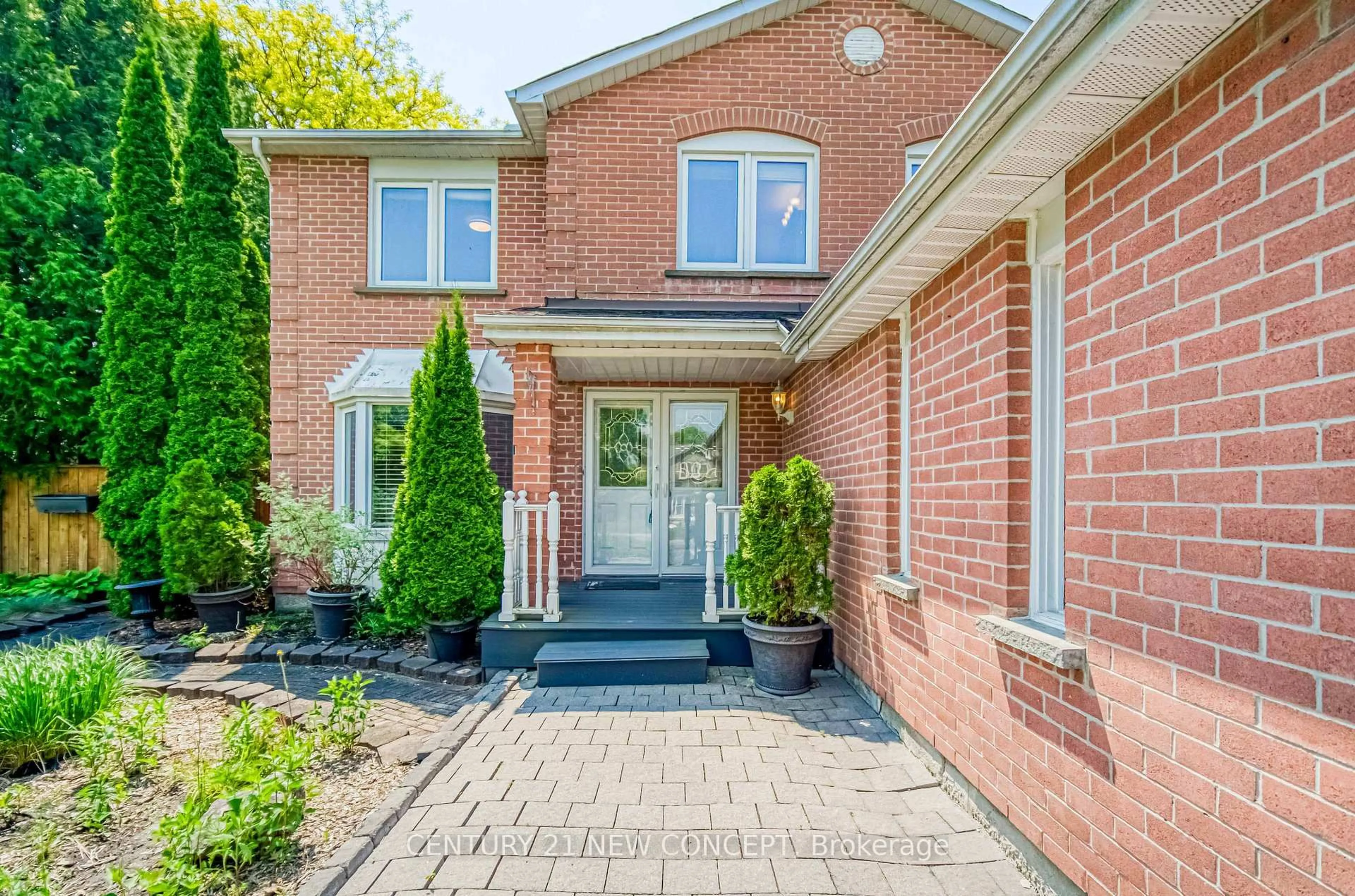 Home with brick exterior material, street for 342 Bristol Rd, Newmarket Ontario L3Y 7Z9
