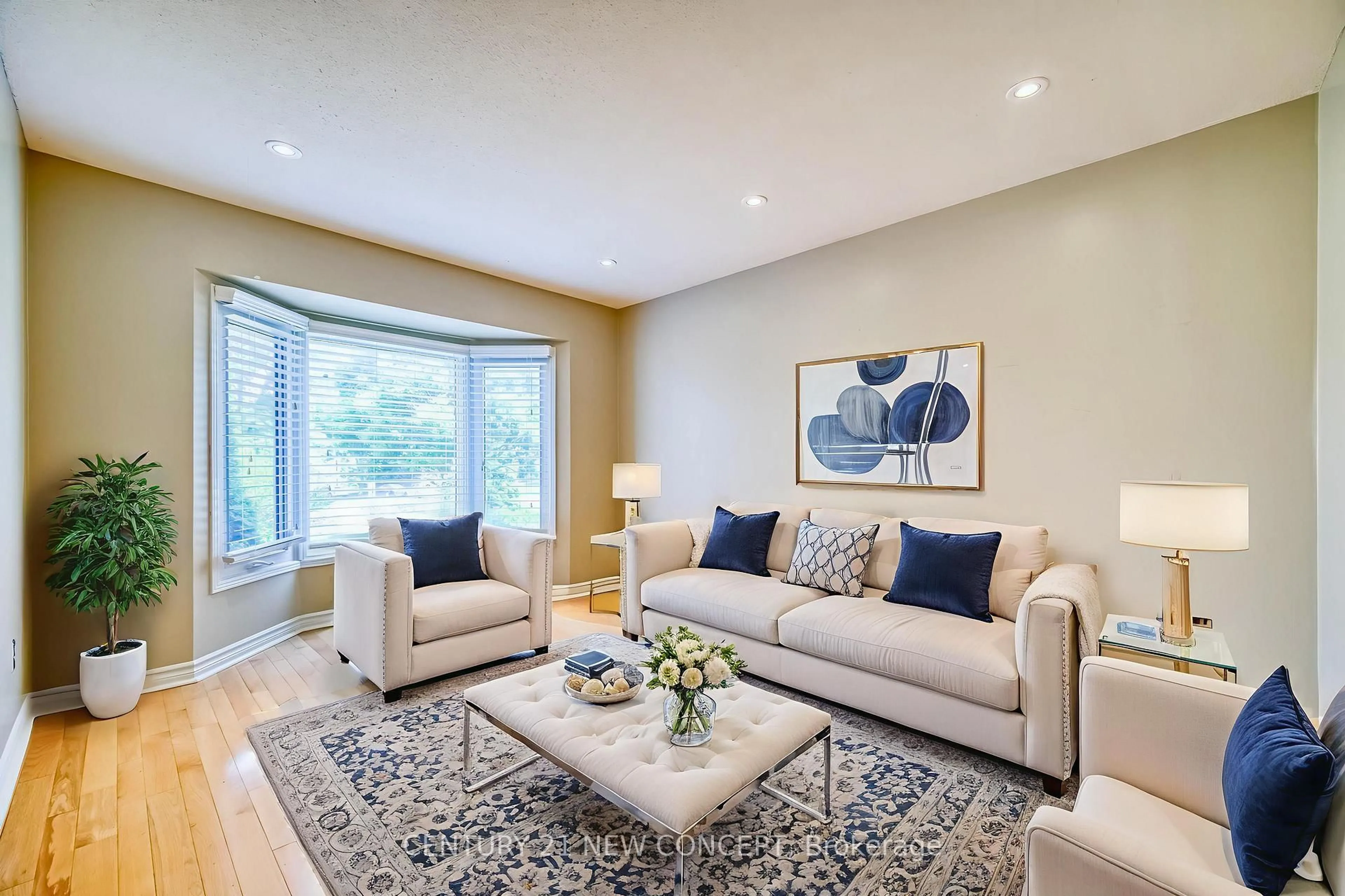 Living room with furniture, unknown for 342 Bristol Rd, Newmarket Ontario L3Y 7Z9