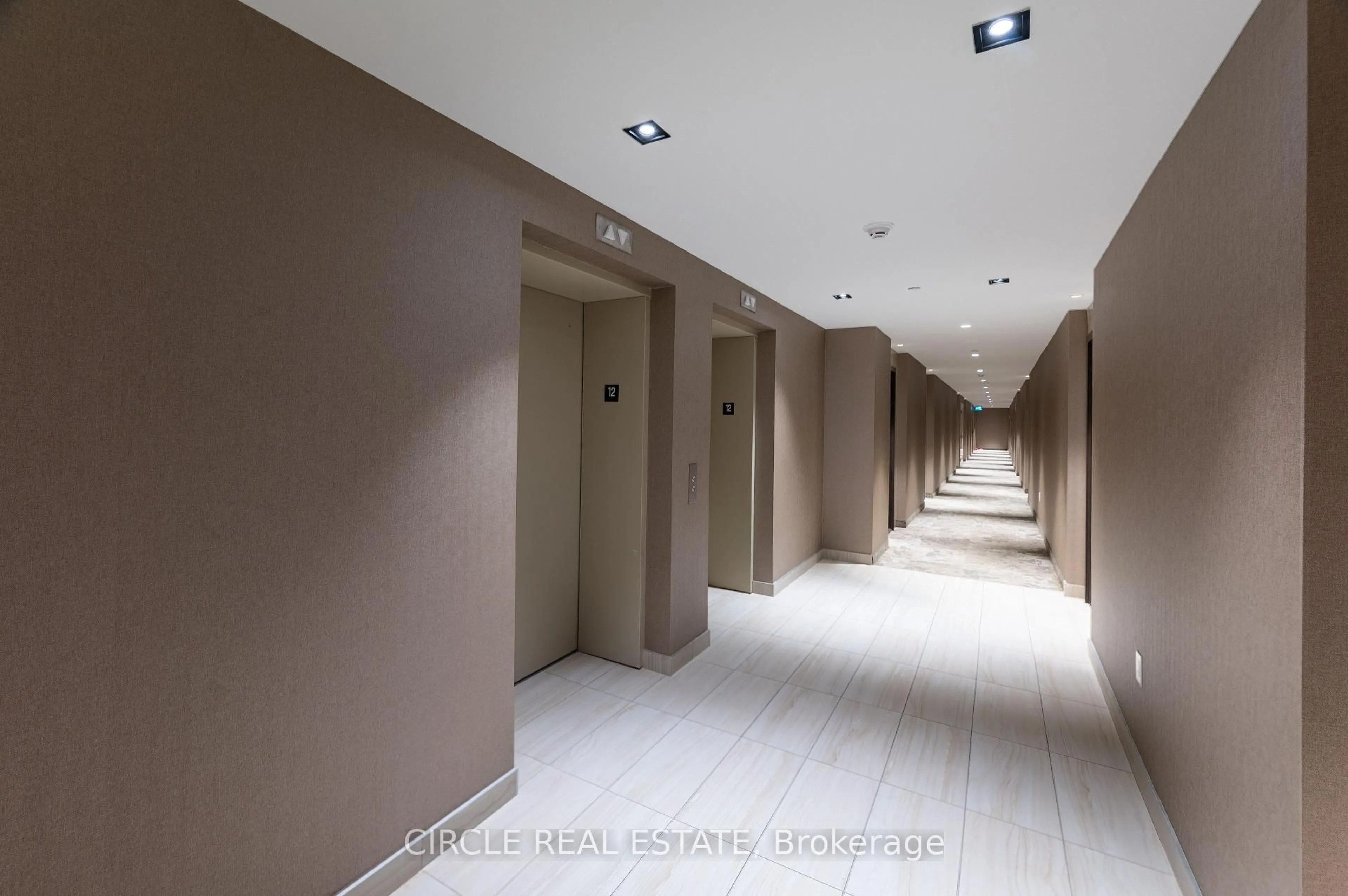 Indoor foyer for 60 Honeycrisp Cres #1219, Vaughan Ontario L4K 0N5