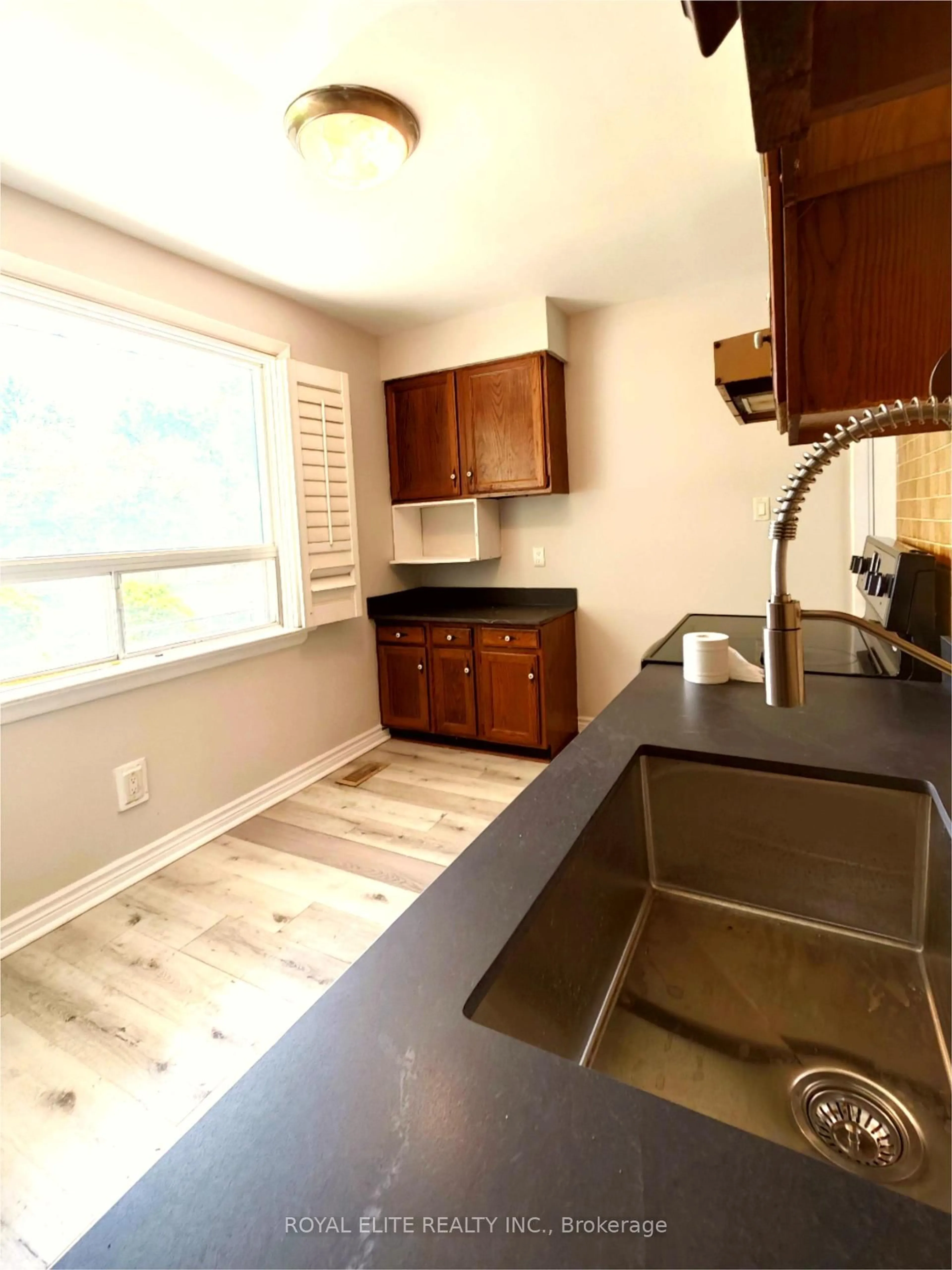 Standard kitchen, unknown for 70 Rockport Cres, Richmond Hill Ontario L4C 2L8