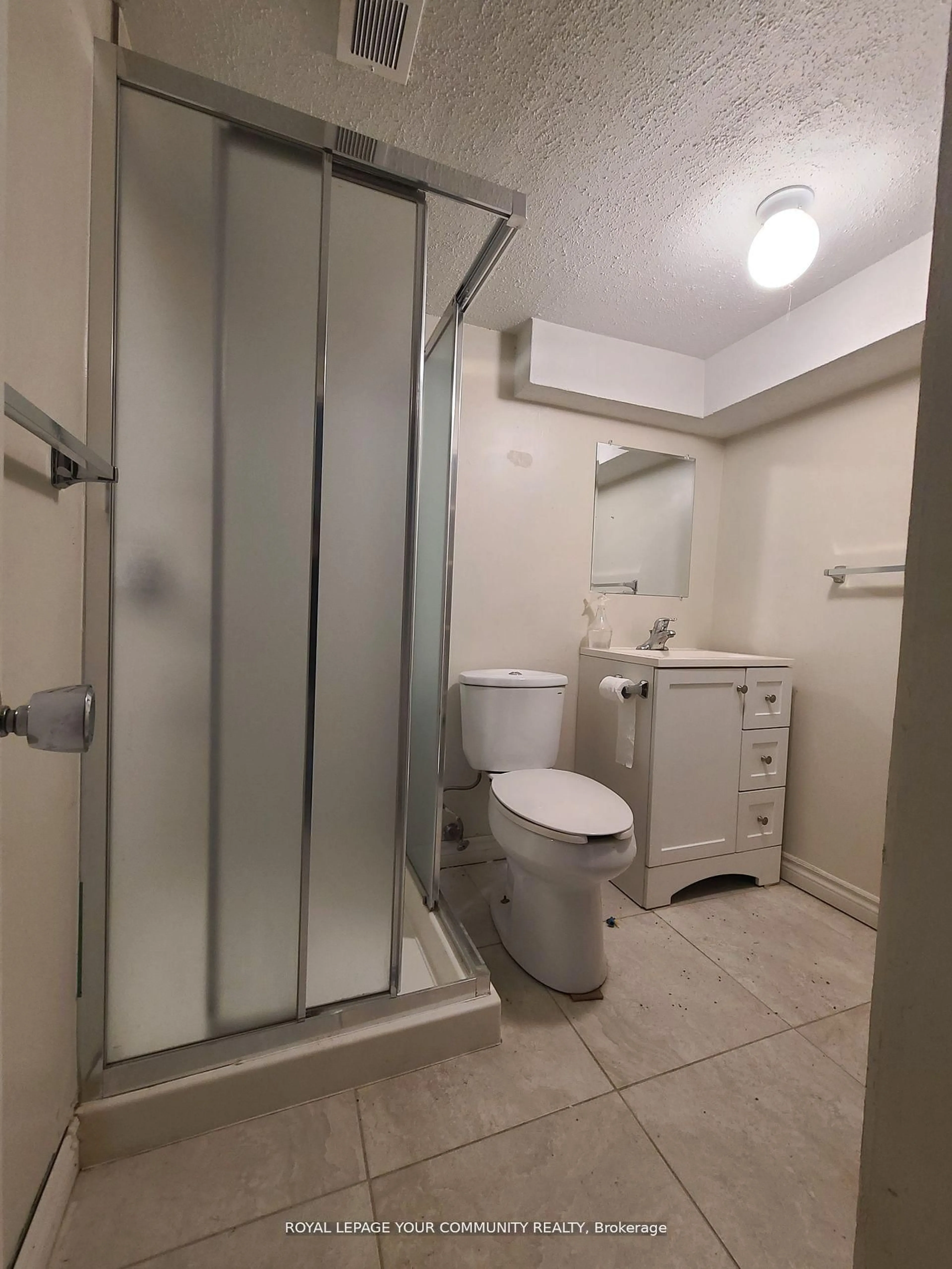 Standard bathroom, floor is not visible for 197 Church St, Bradford West Gwillimbury Ontario L3Z 1R4