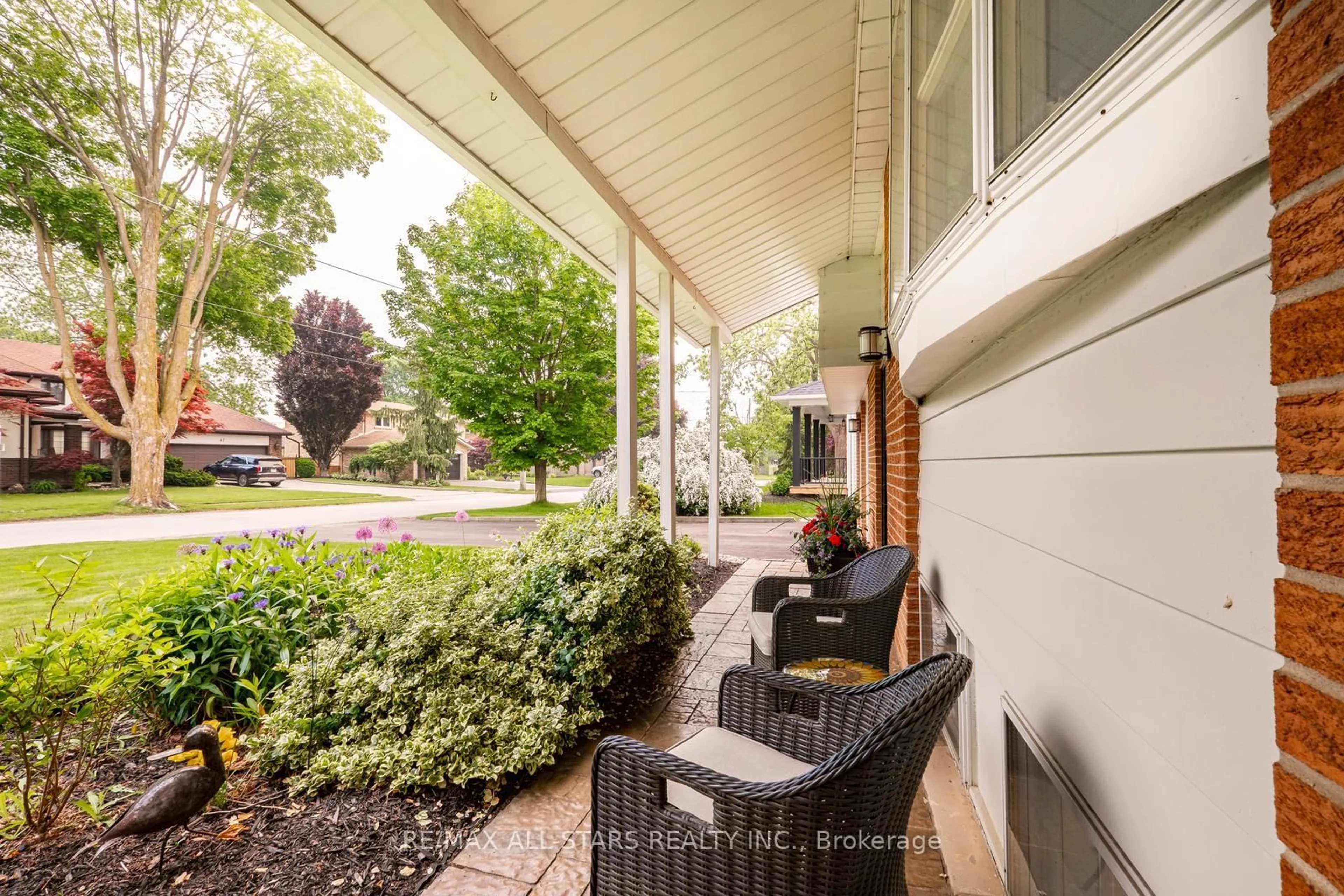 Patio, street for 42 Clarke St, Whitchurch-Stouffville Ontario L4A 3R3