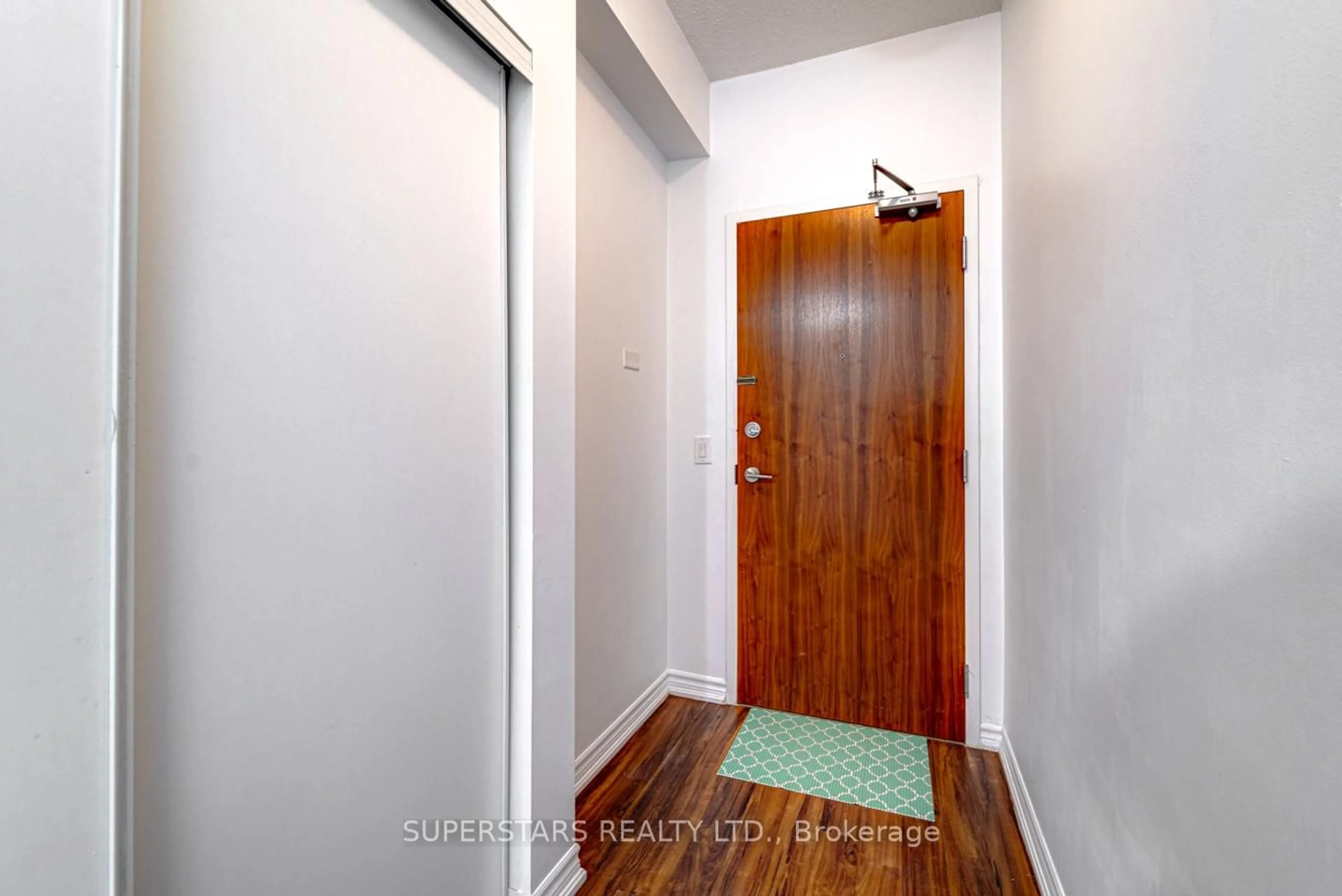 Indoor entryway for 8323 Kennedy Rd #922, Markham Ontario L3R 5W7