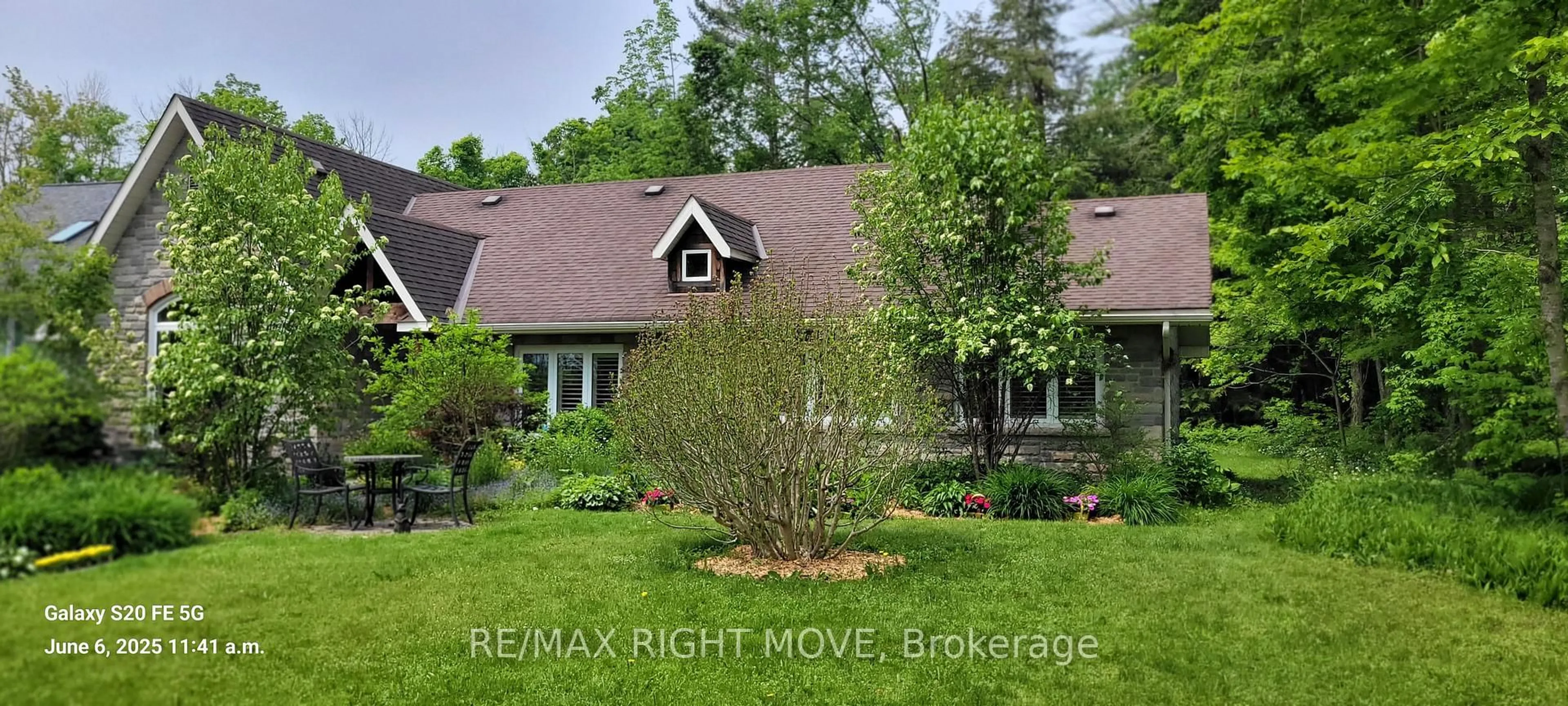 Home with brick exterior material, street for 3528 Glenhaven Beach Rd, Innisfil Ontario L9S 2Z3