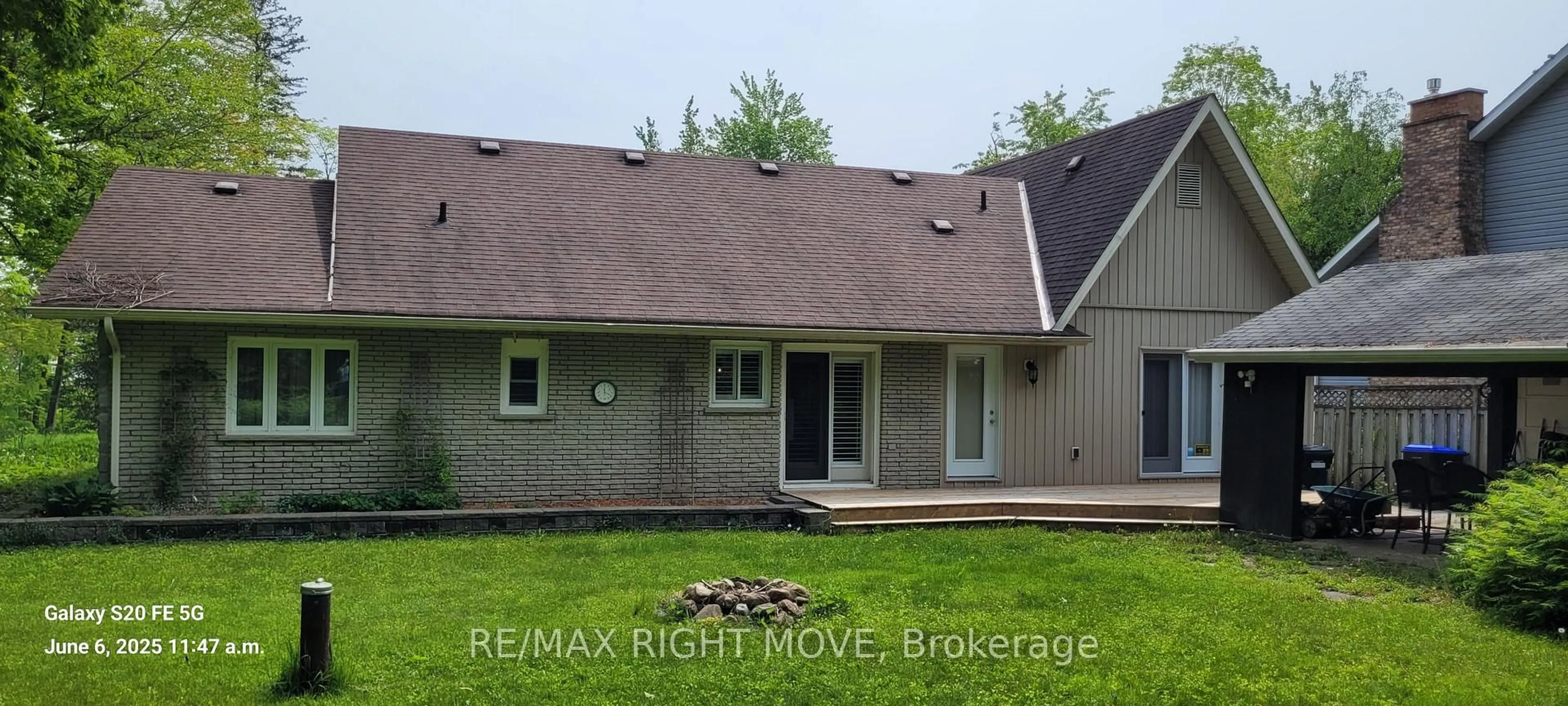 Home with vinyl exterior material, street for 3528 Glenhaven Beach Rd, Innisfil Ontario L9S 2Z3