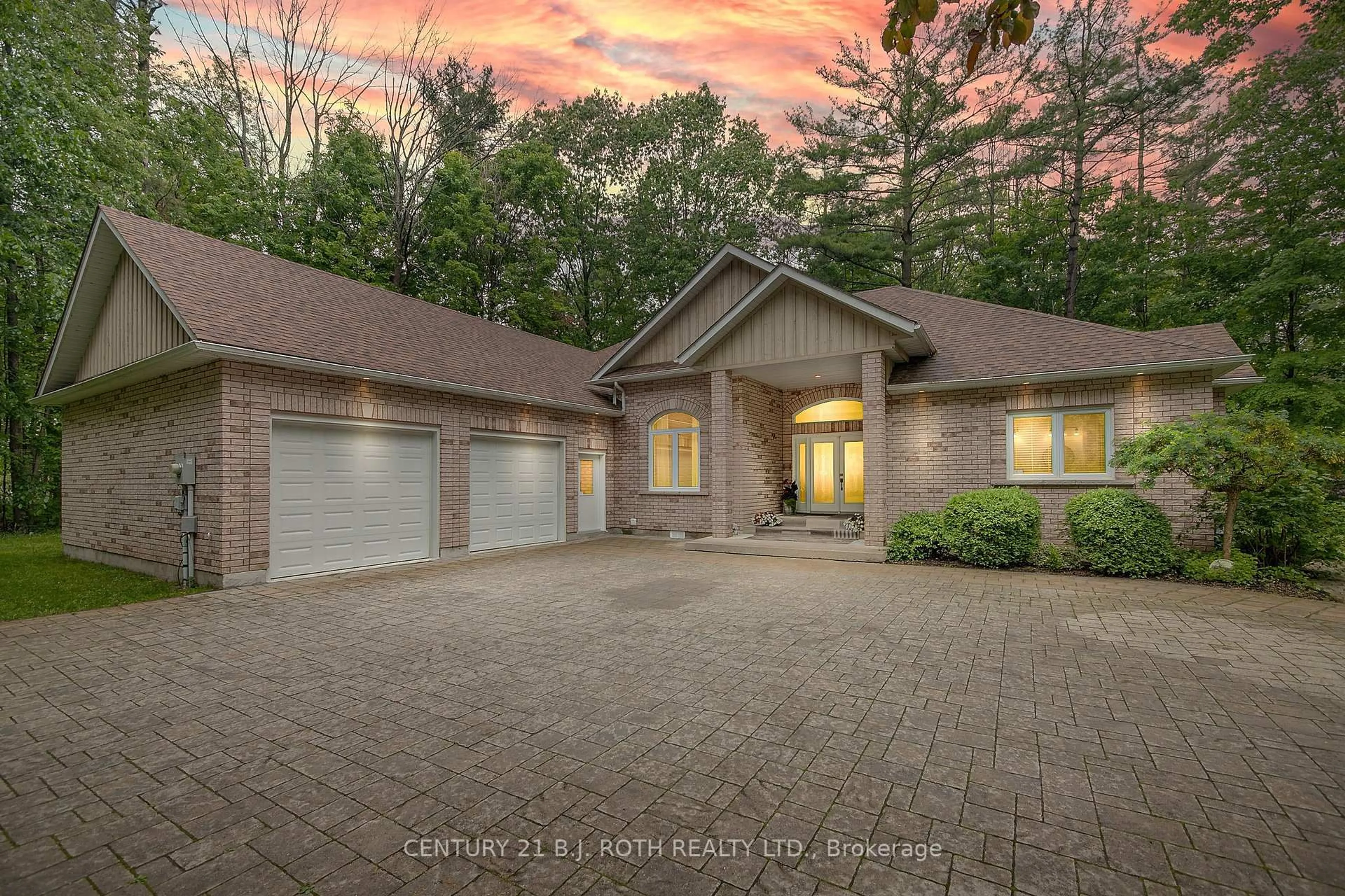 Home with brick exterior material, street for 3925 Algoma Ave, Innisfil Ontario L9S 2M4