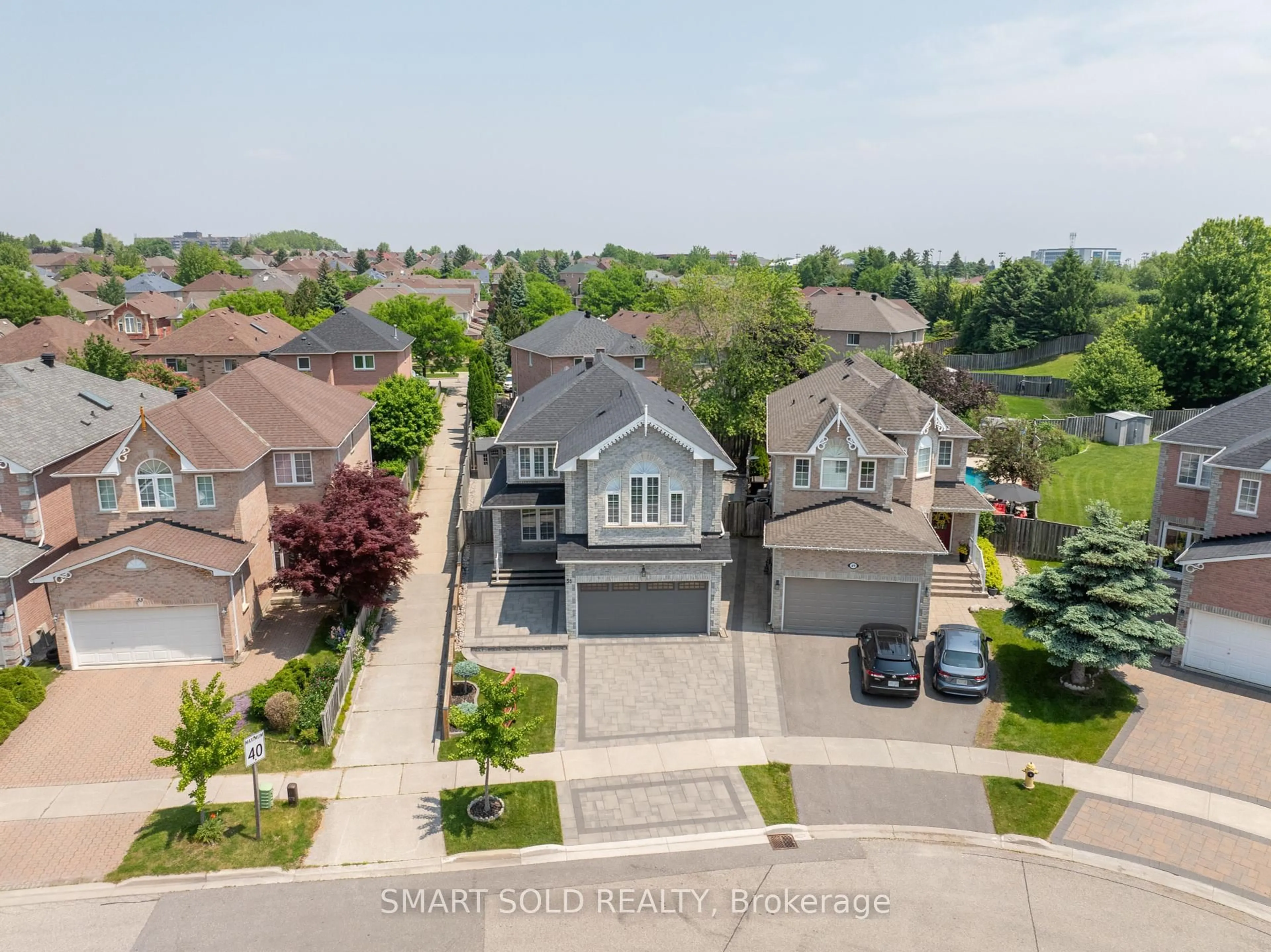 A pic from outside/outdoor area/front of a property/back of a property/a pic from drone, street for 51 Houndsbrook Cres, Markham Ontario L3P 7X9