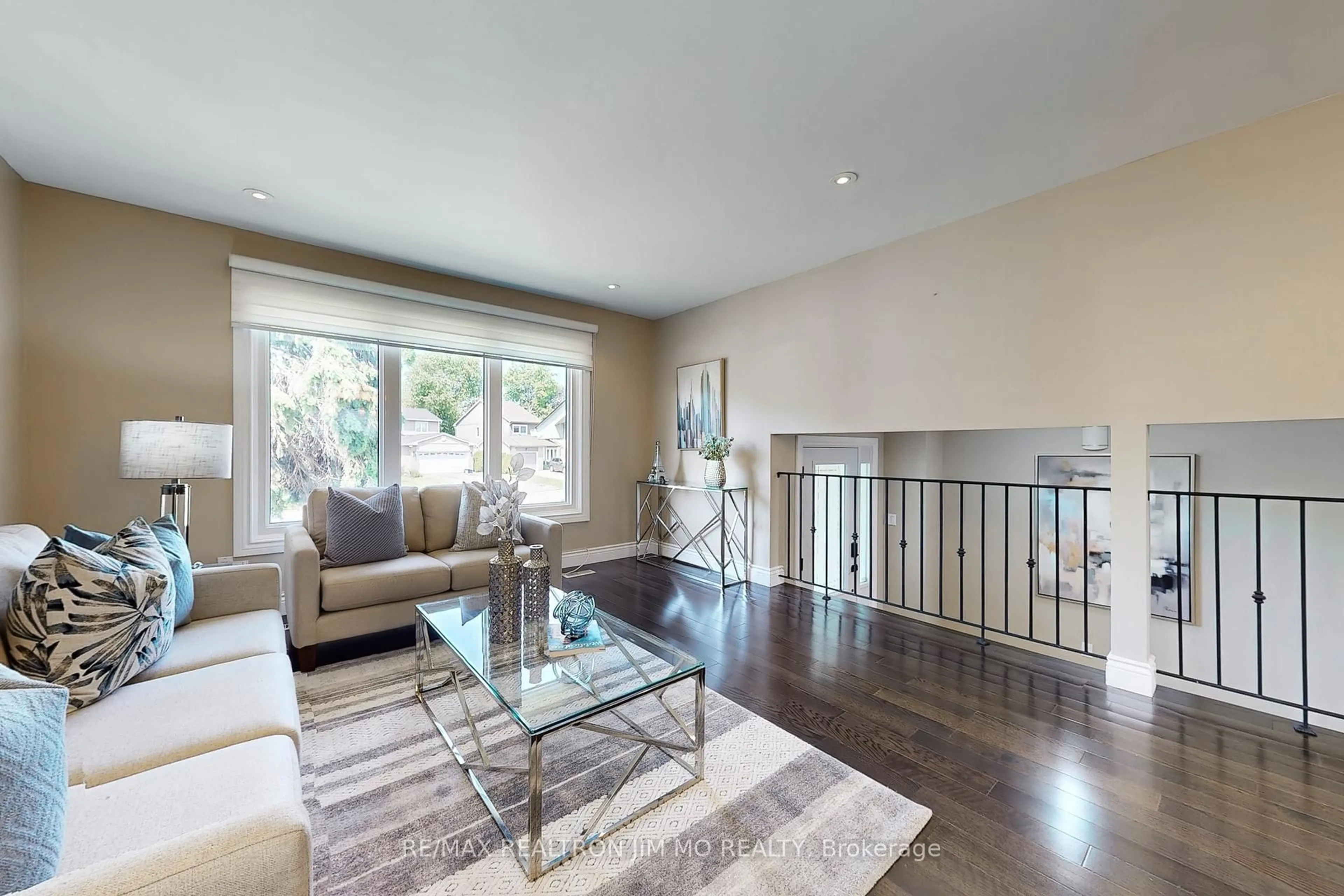 Living room with furniture, unknown for 46 Eastman Cres, Newmarket Ontario L3Y 5S1