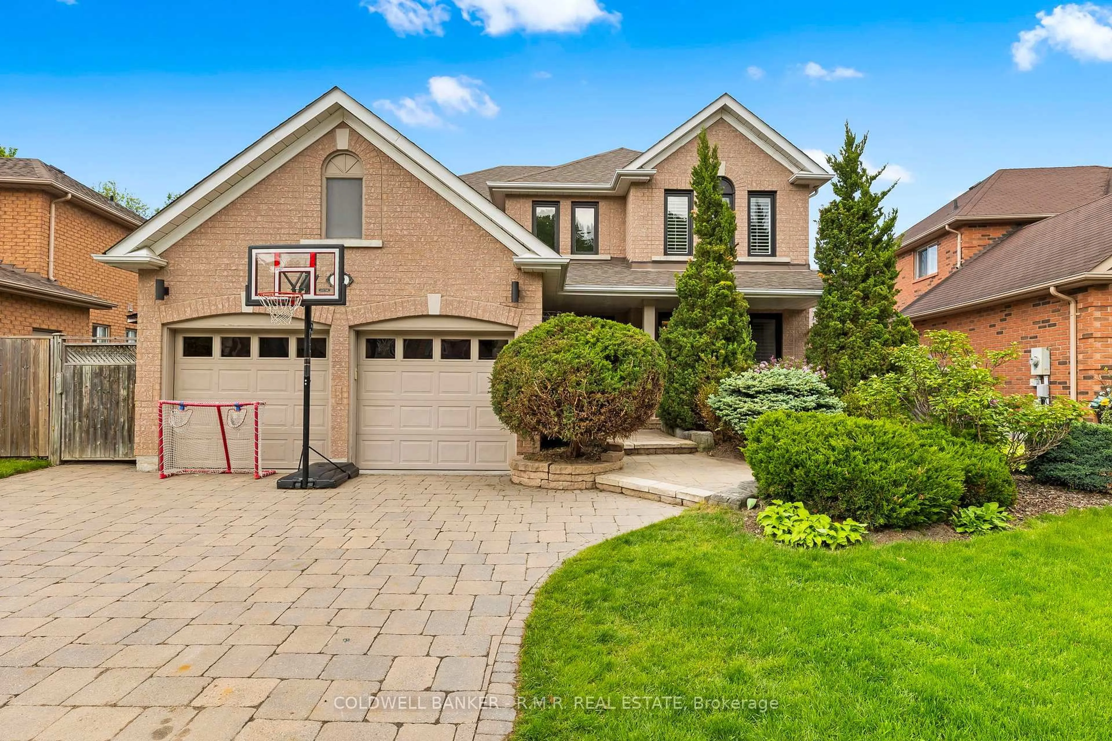 Home with brick exterior material, street for 359 Carruthers Ave, Newmarket Ontario L3X 2B8