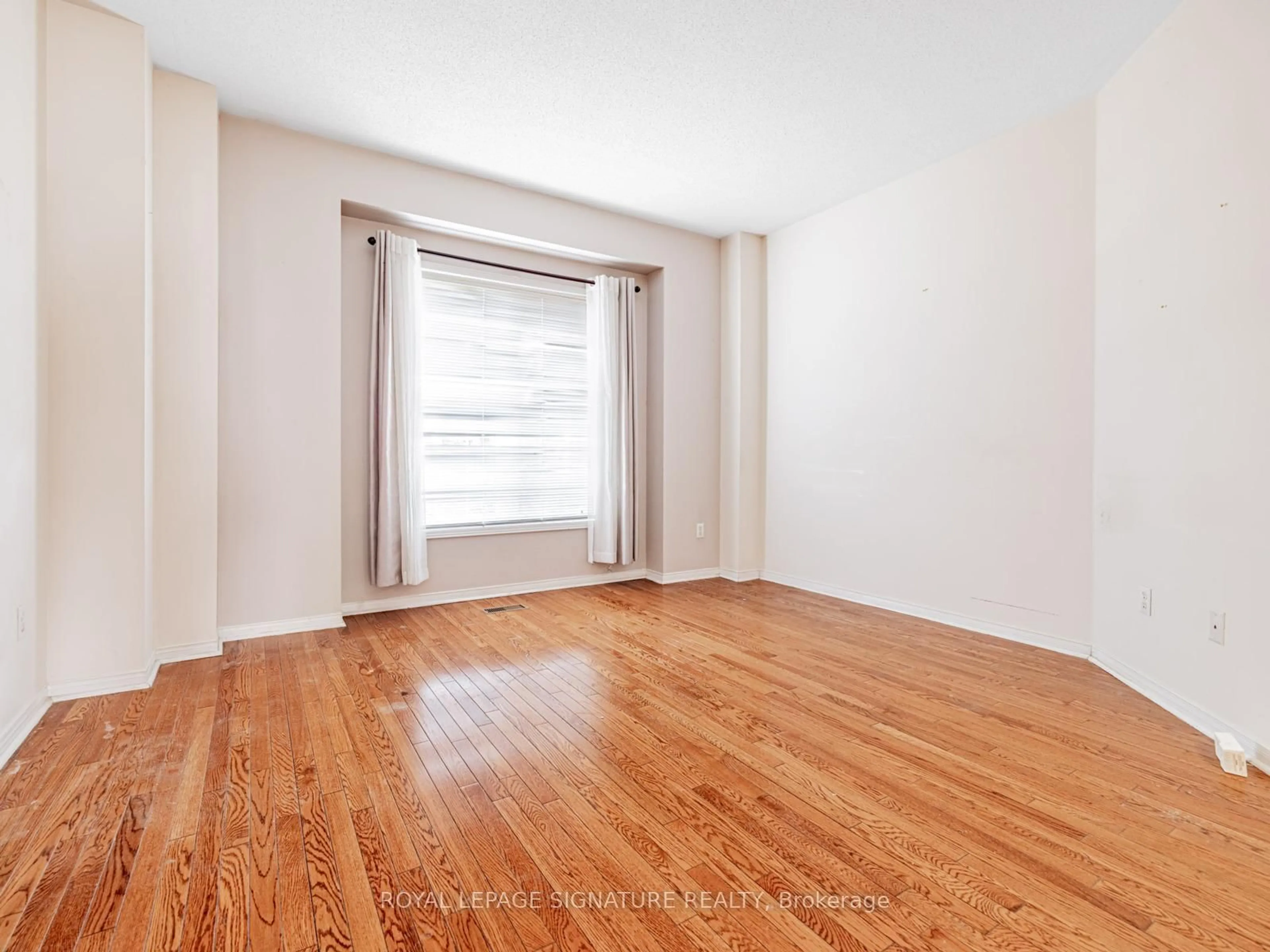 A pic of a room for 23 Observatory Lane #100, Richmond Hill Ontario L4C 0M7