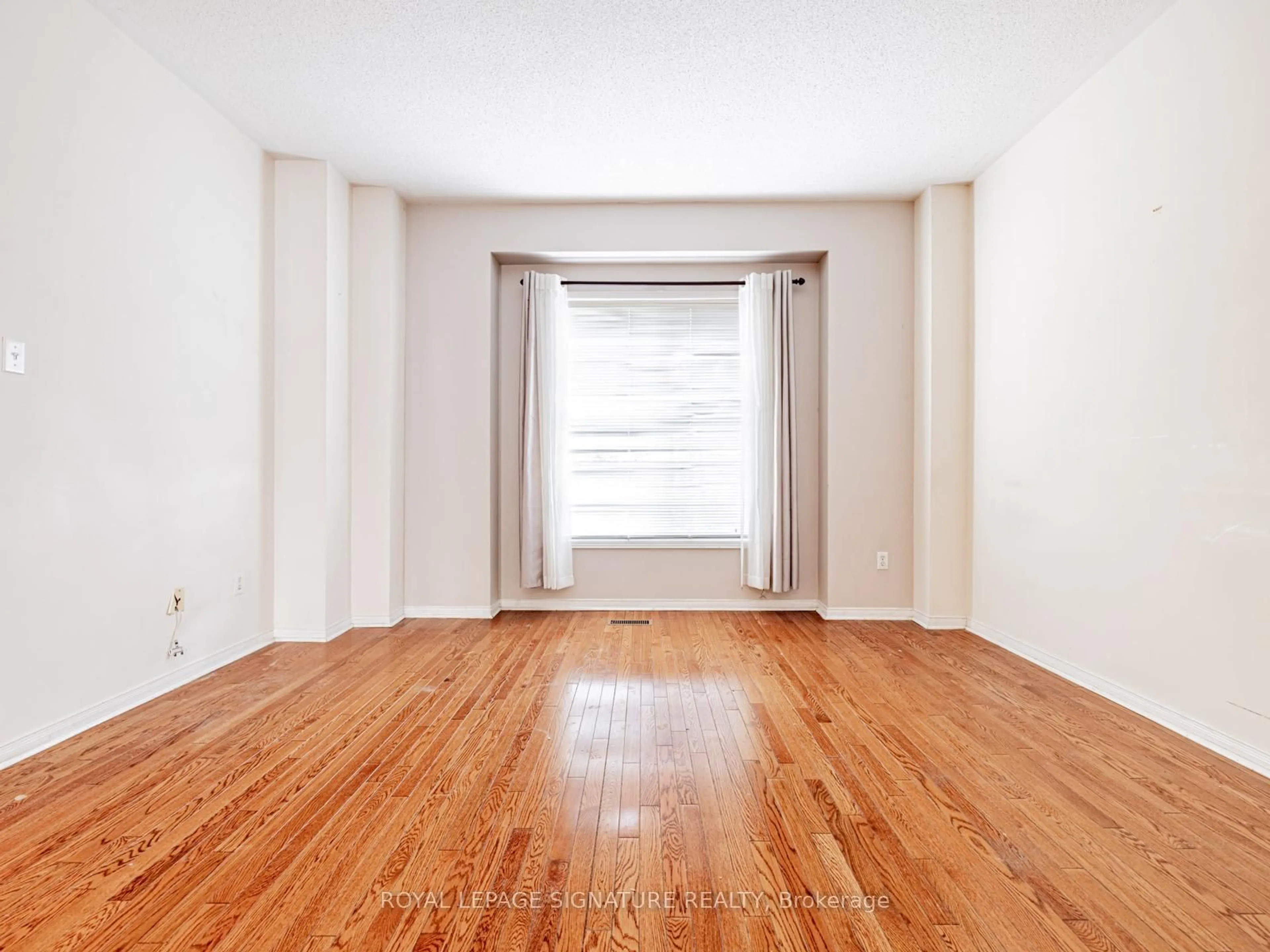 A pic of a room for 23 Observatory Lane #100, Richmond Hill Ontario L4C 0M7
