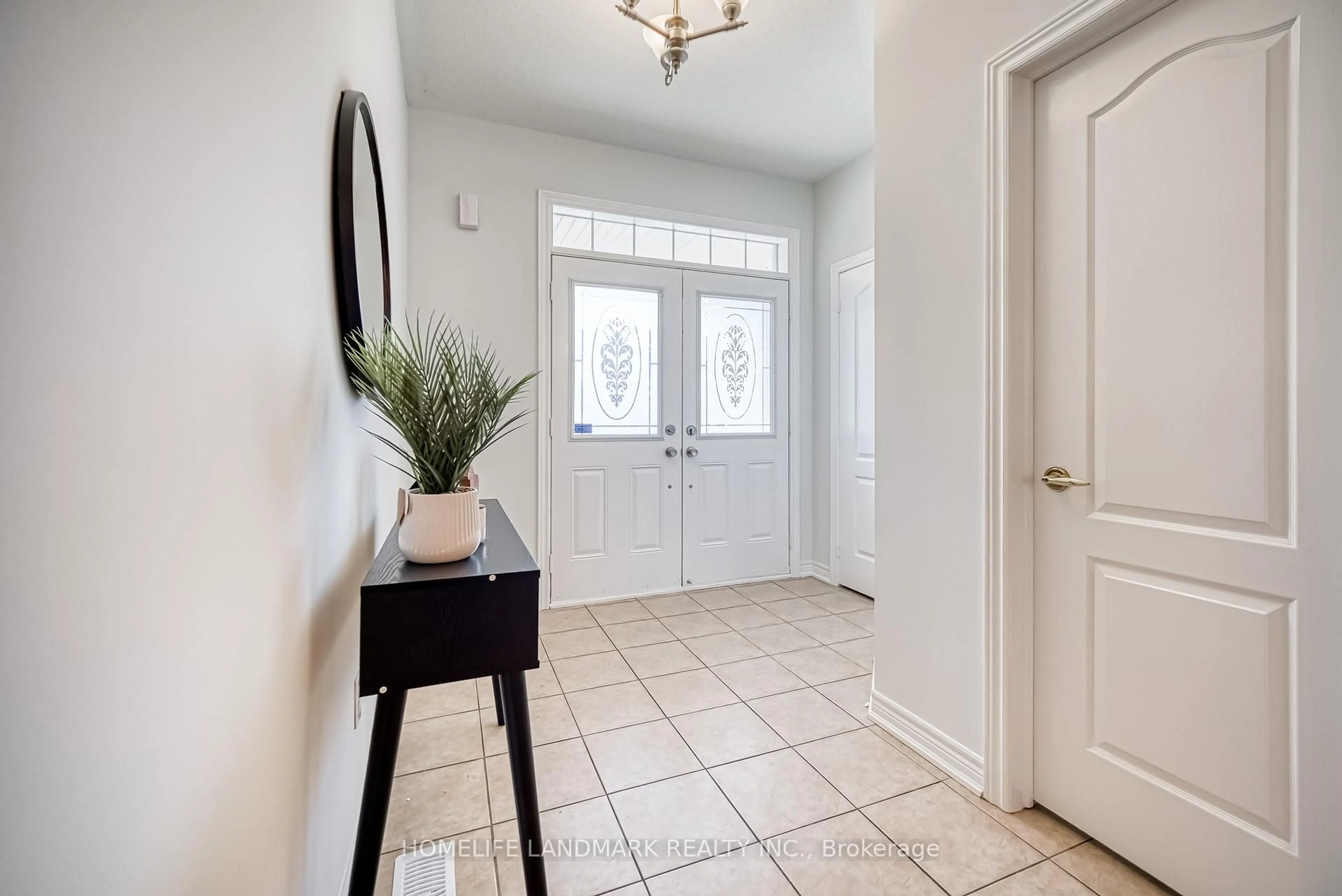 Indoor entryway for 5 Barter St, Markham Ontario L6B 0C1