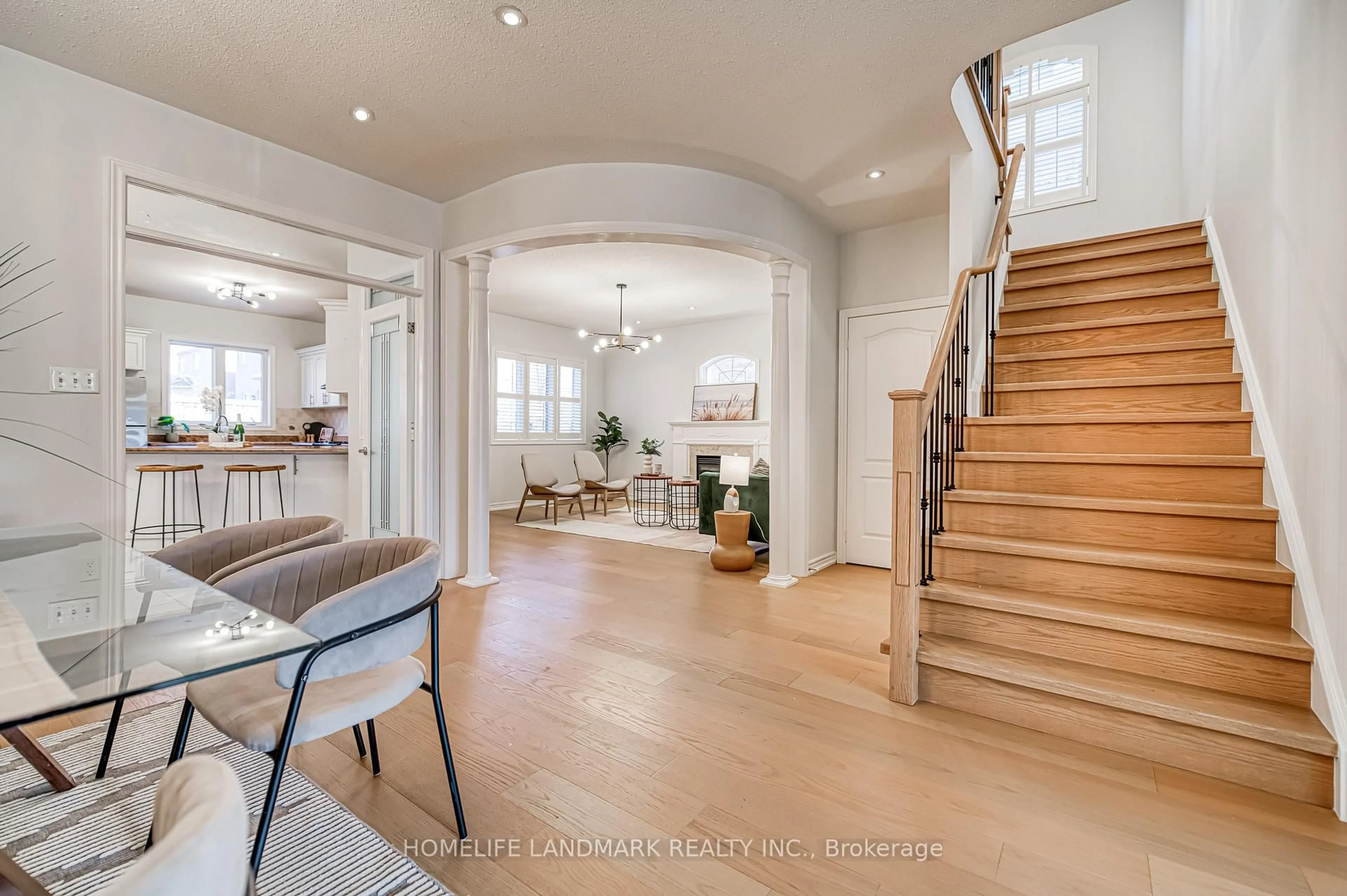 Indoor entryway for 5 Barter St, Markham Ontario L6B 0C1