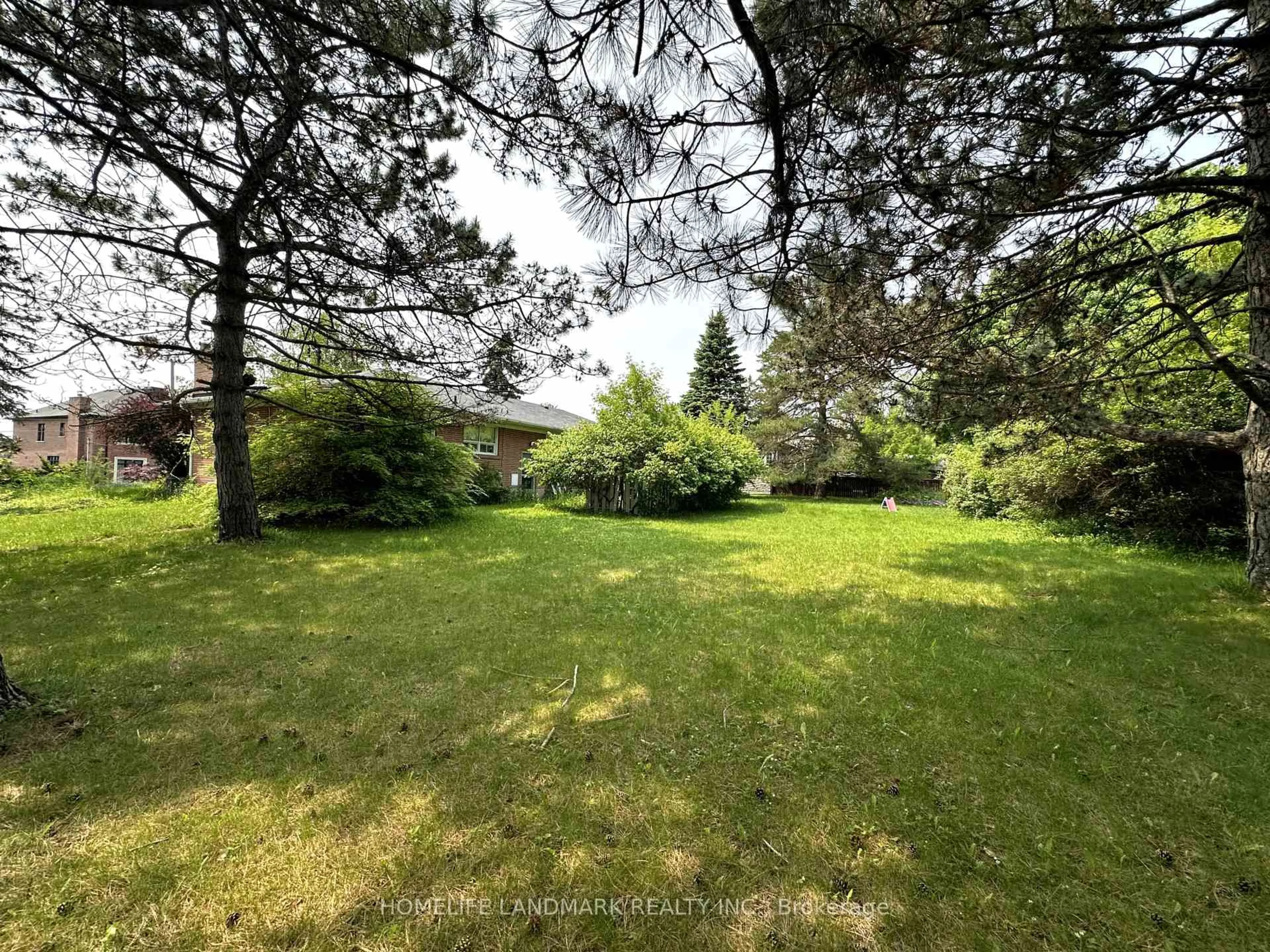 A pic from outside/outdoor area/front of a property/back of a property/a pic from drone, forest/trees view for 21 Grandview Blvd, Markham Ontario L3P 1E9