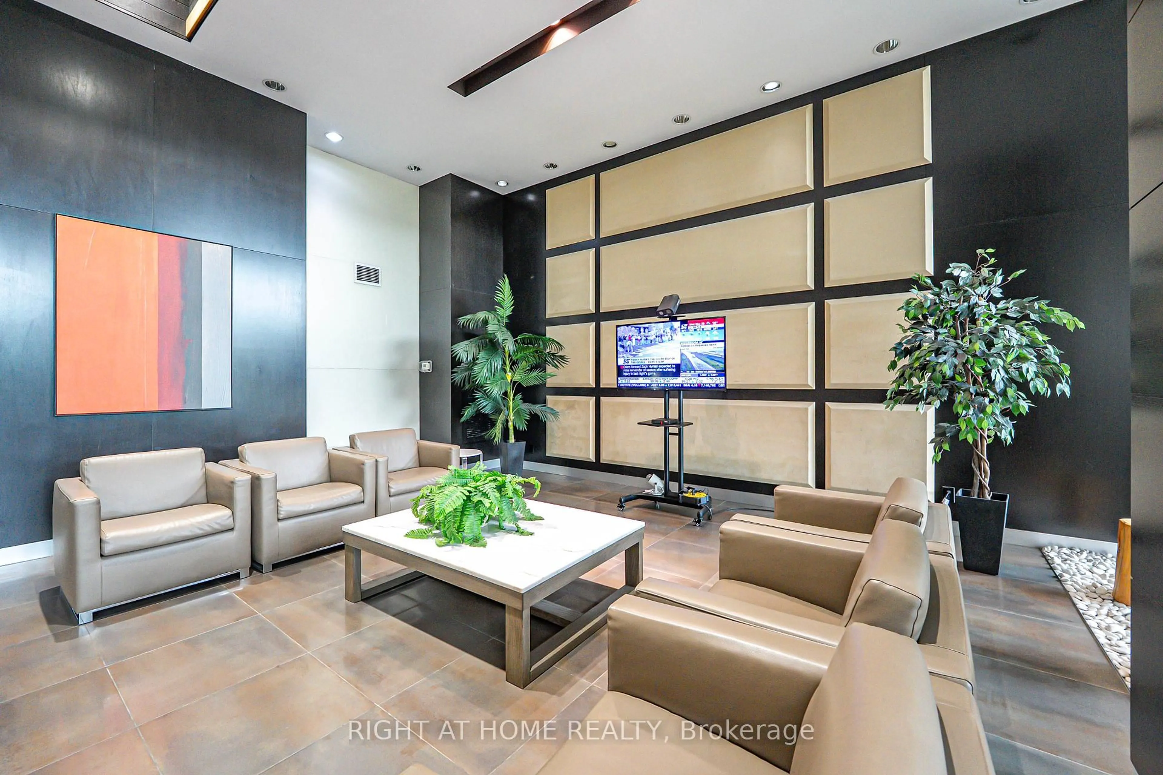 Lobby for 273 South Park Rd #809, Markham Ontario L3T 0B5