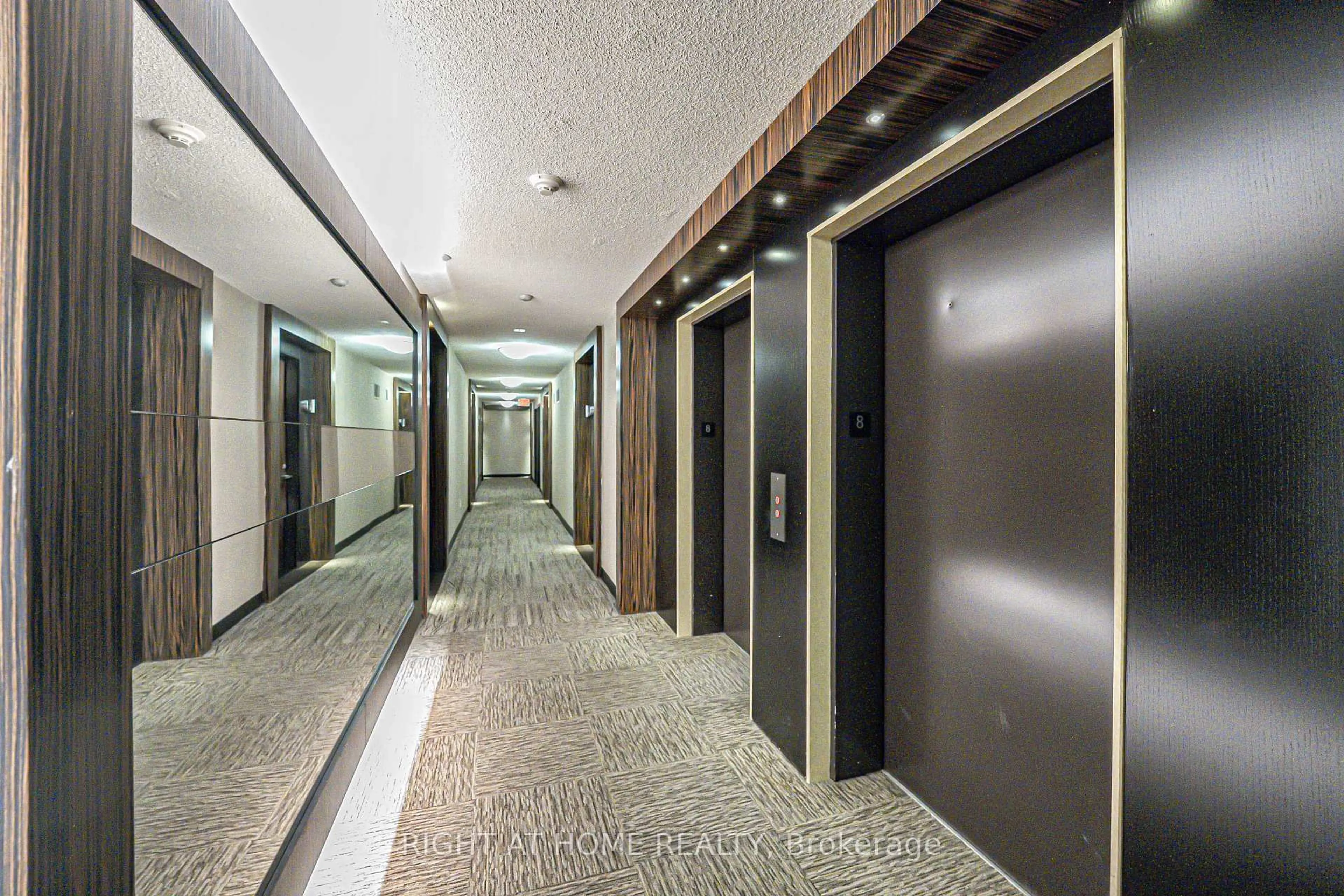Indoor foyer for 273 South Park Rd #809, Markham Ontario L3T 0B5