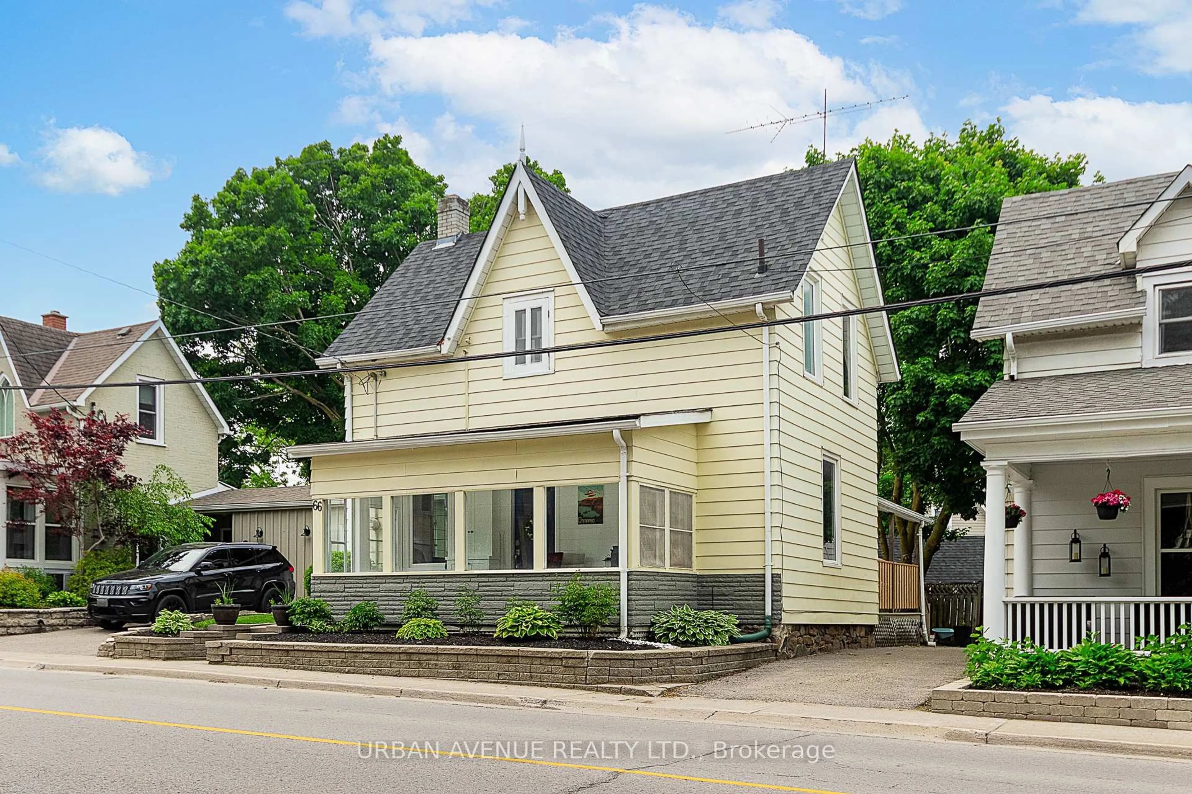 Home with vinyl exterior material, street for 66 Toronto St, Uxbridge Ontario L9P 1H2