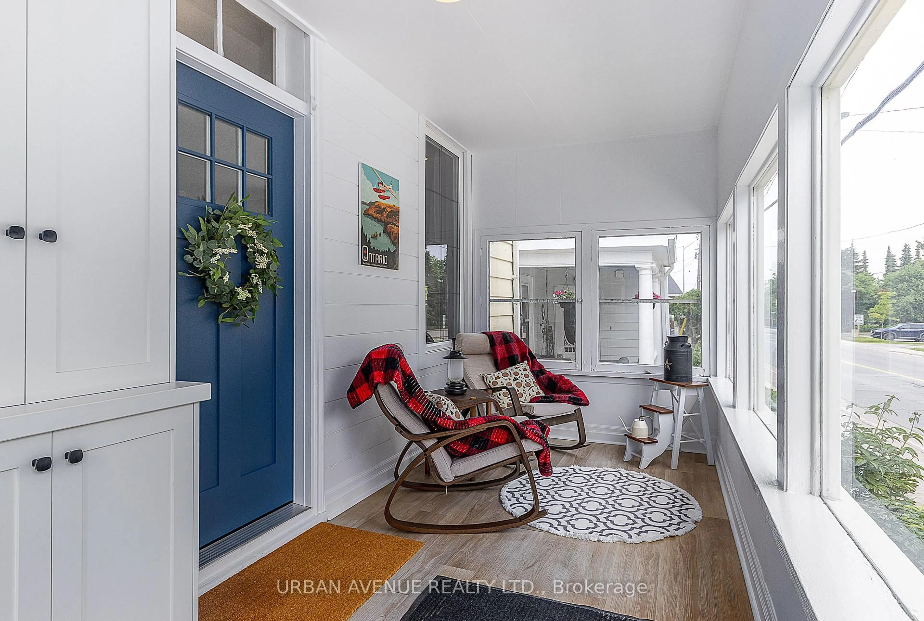 Indoor entryway for 66 Toronto St, Uxbridge Ontario L9P 1H2