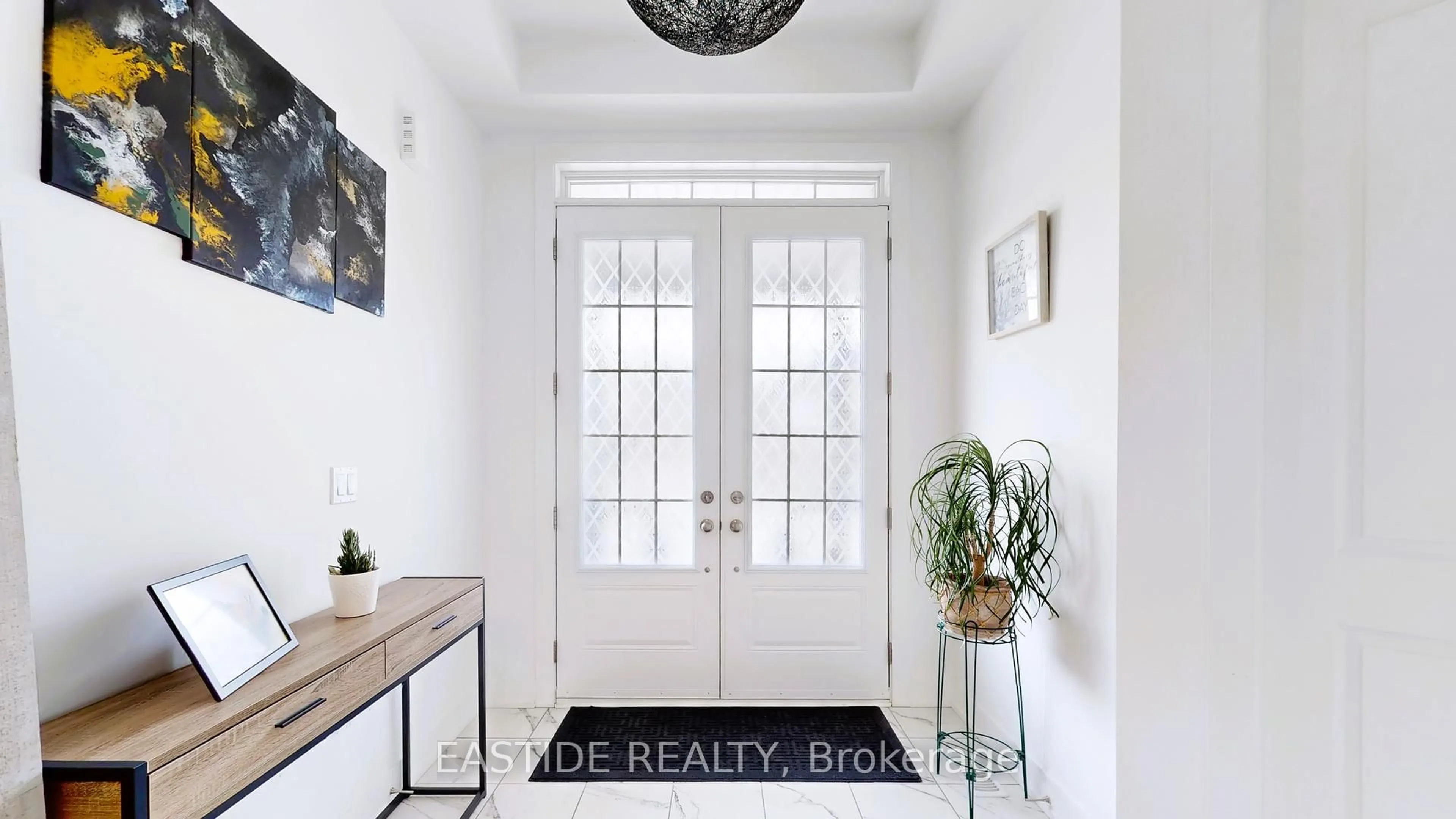 Indoor entryway for 67 Marlene Johnston Dr, East Gwillimbury Ontario L9N 1K3