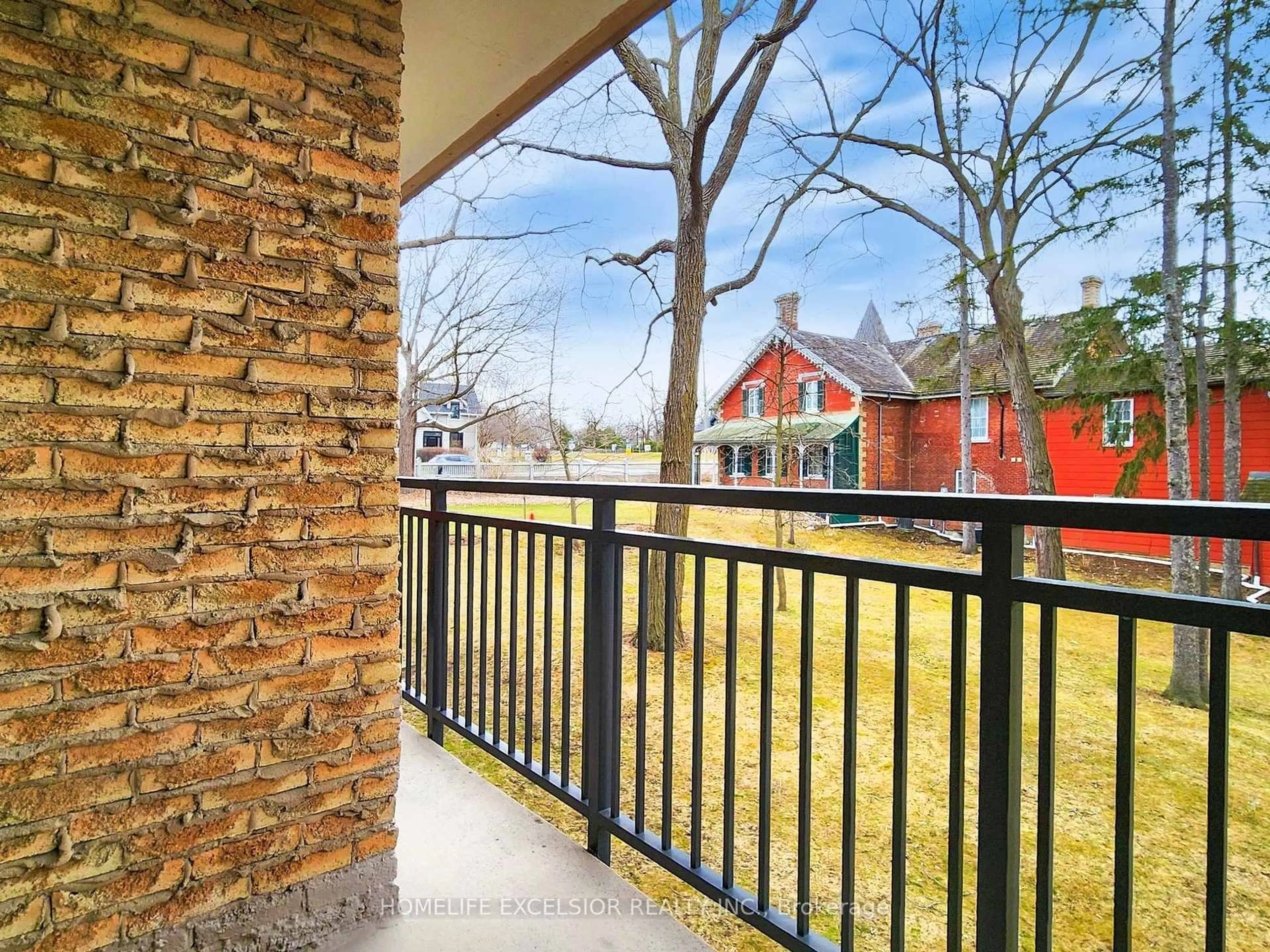 Patio, unknown for 15390 Yonge St #203, Aurora Ontario L4G 1N8