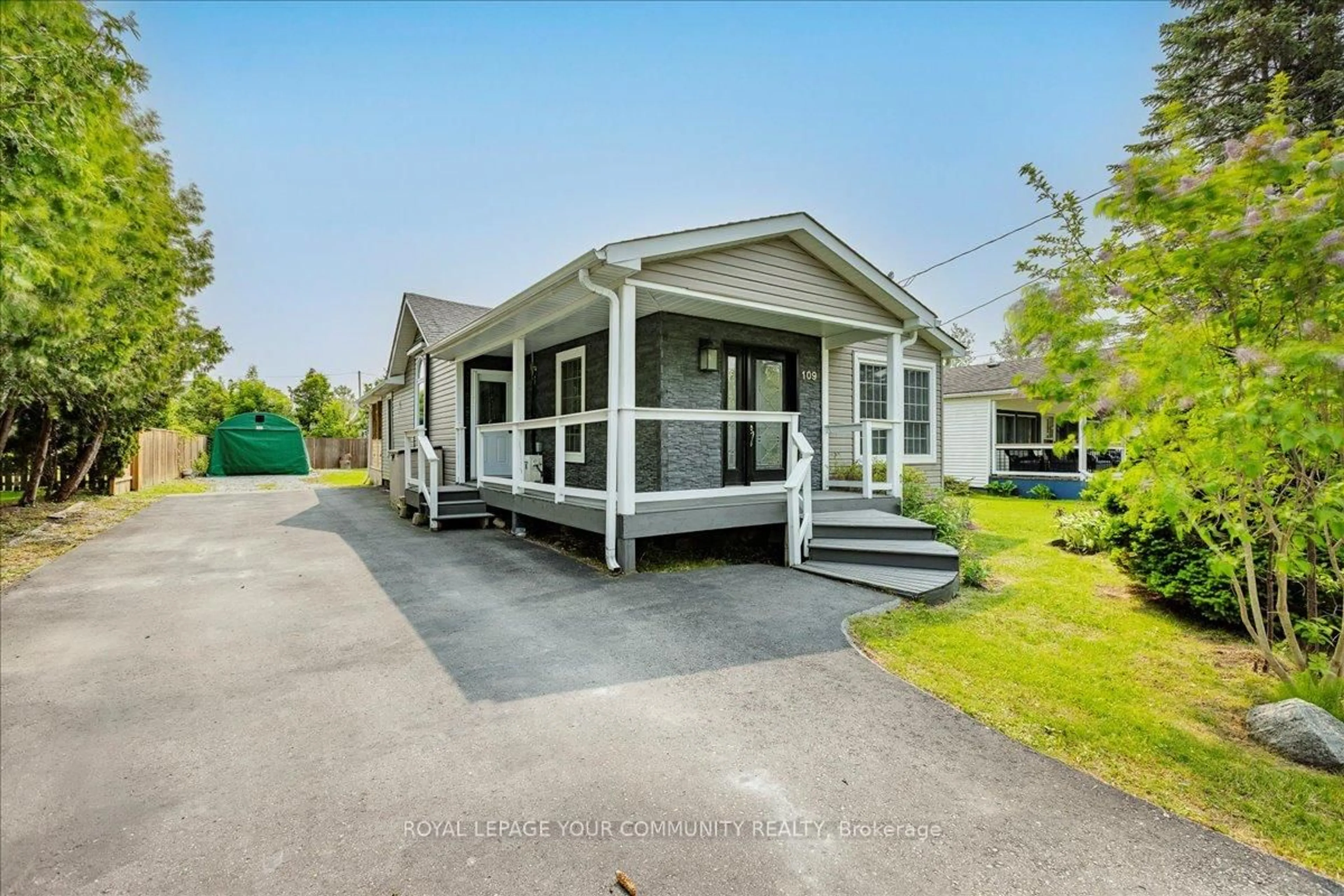 Home with vinyl exterior material, street for 109 Maple Ave, Georgina Ontario L0E 1R0